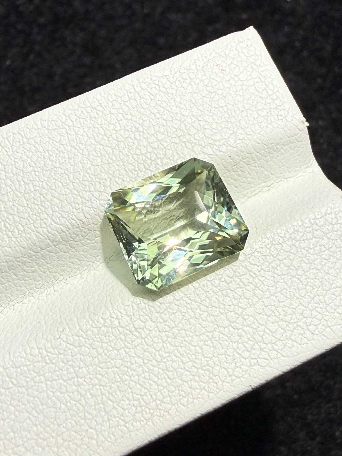 4.88ct天然碧玺裸石，尺寸10.7*9.5*6.1 毫米，晶体通透，颜色美艳