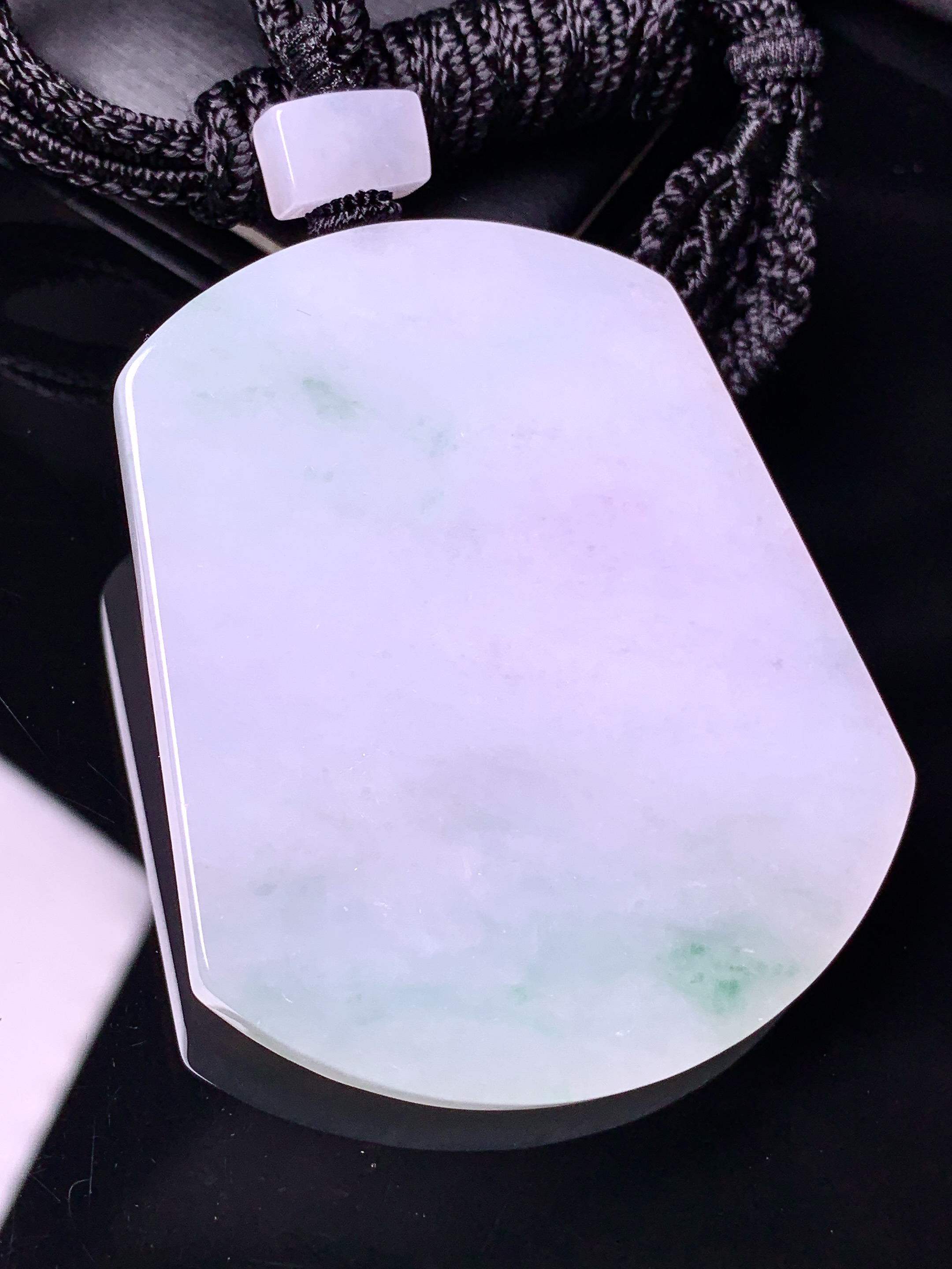 飘绿无事牌吊坠 玉质细腻 色泽艳丽清新 水润亮眼 整体尺寸56*47*5