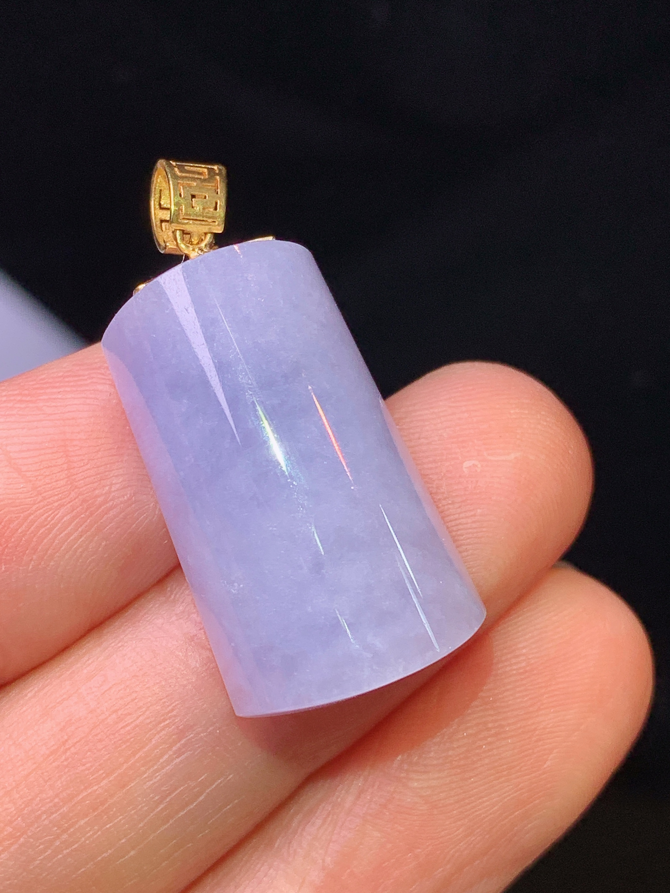 18k金镶嵌紫罗兰玉柱吊坠 玉质细腻 色泽艳丽清新 水润亮眼 整体尺寸29.5*13.8*7