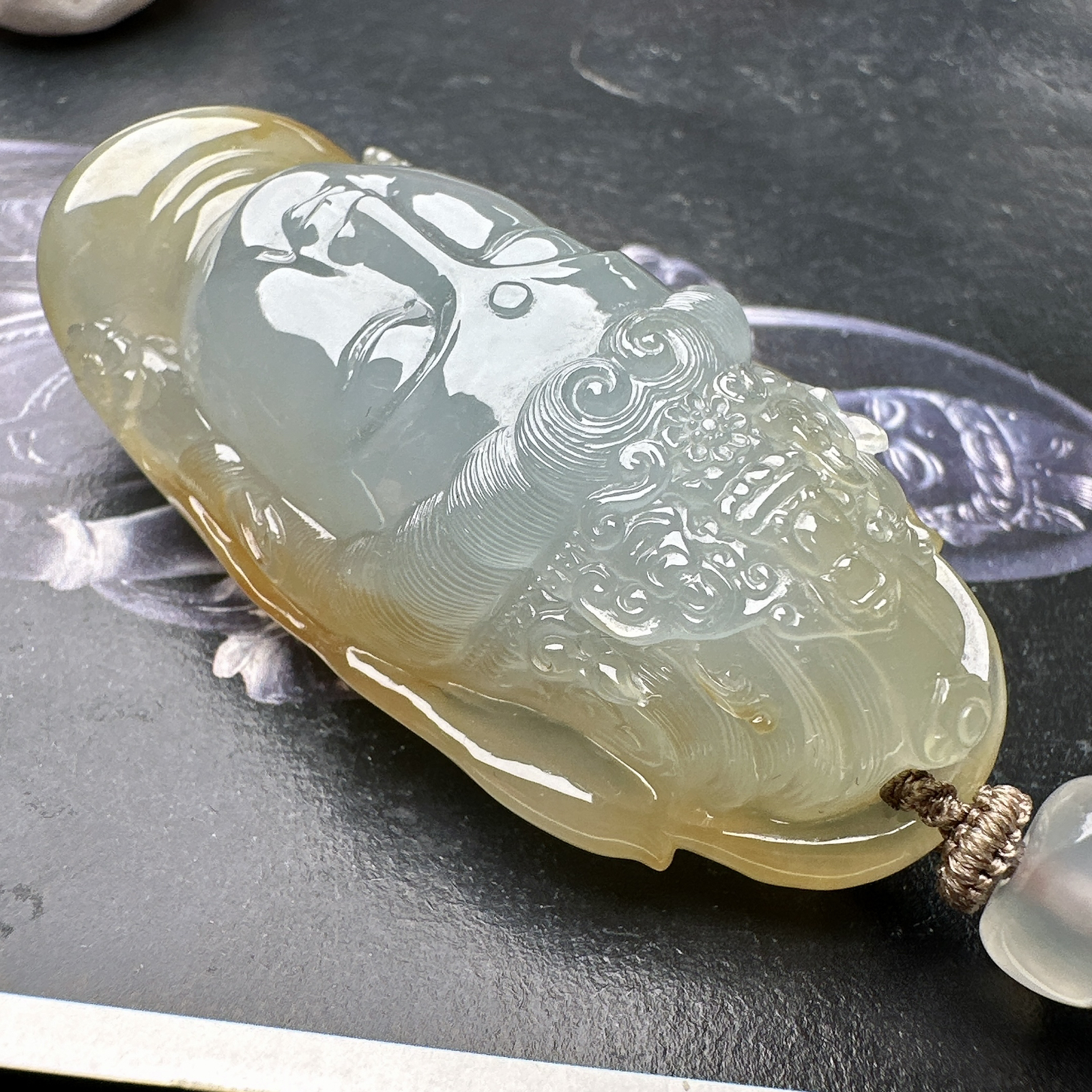 【冰黄立体观音佛头】种水很不错，冰感明显，俏色漂亮，面部纯净，大件厚装，可以收藏的品质。