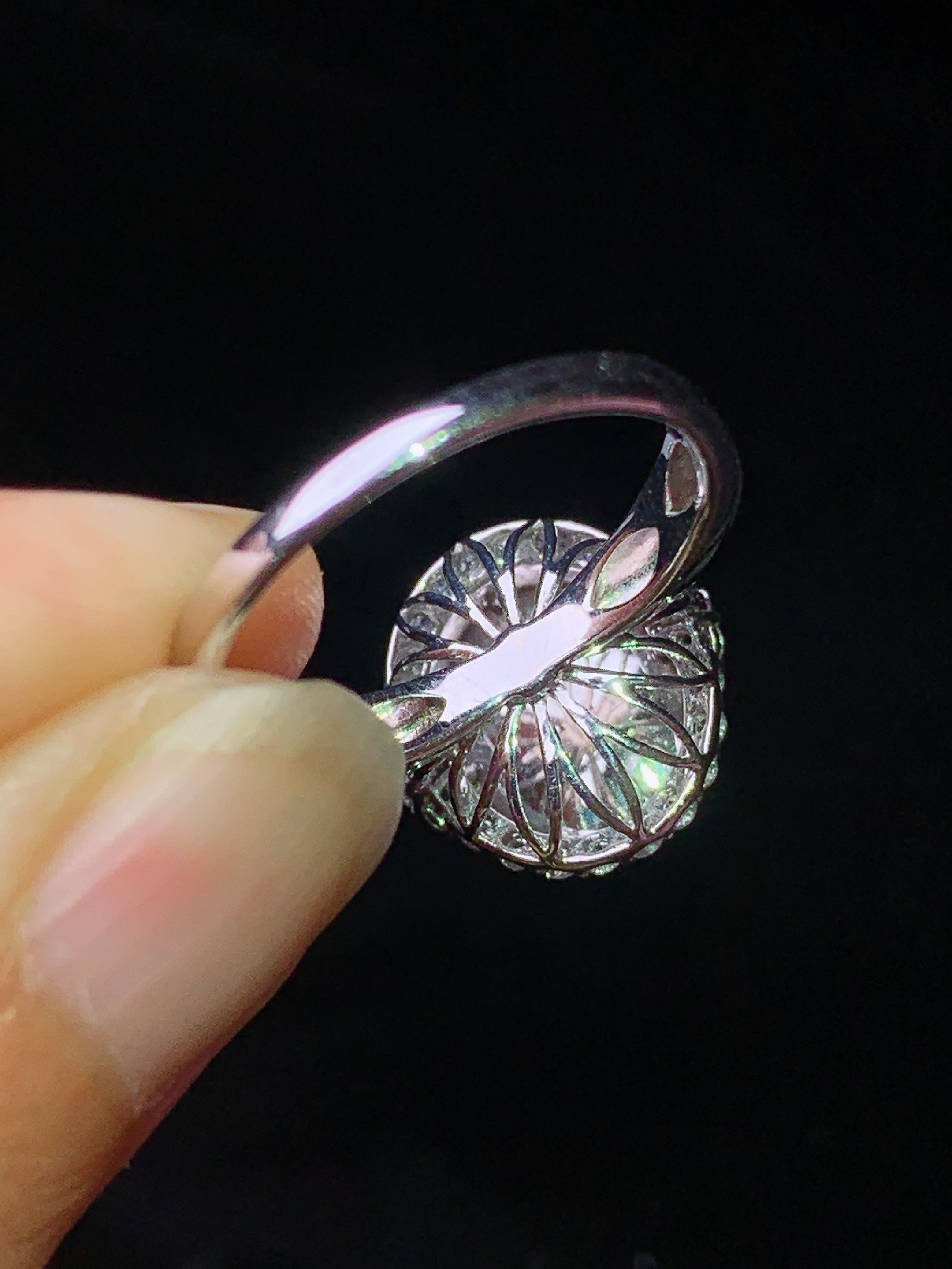 18k金钻镶嵌翠绿蛋面戒指 玉质细腻 色泽艳丽清新 水润亮眼 圈口14 整体尺寸13.8*13.2*11