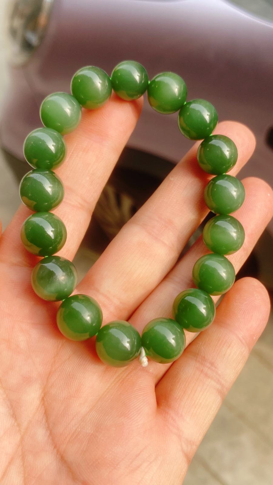 和田玉菠菜绿俄罗斯碧猫眼手串。单颗尺寸12重44.8克 无界无杂玉质细腻油润底色纯净脂粉好品质好