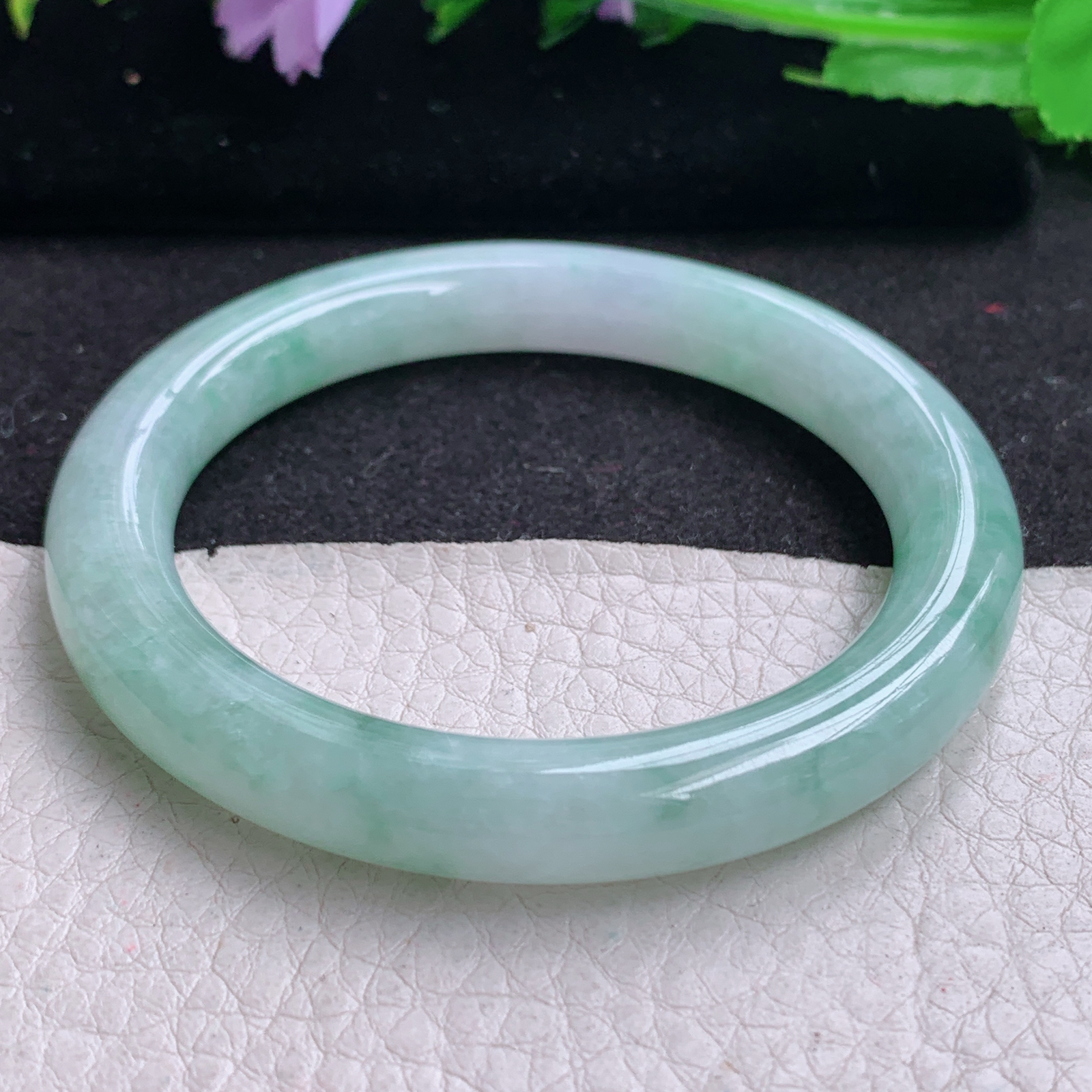 n小圈口52*8.8美人镯 天然缅甸翡翠A货胶感飘花秀气清新圆条玉手环