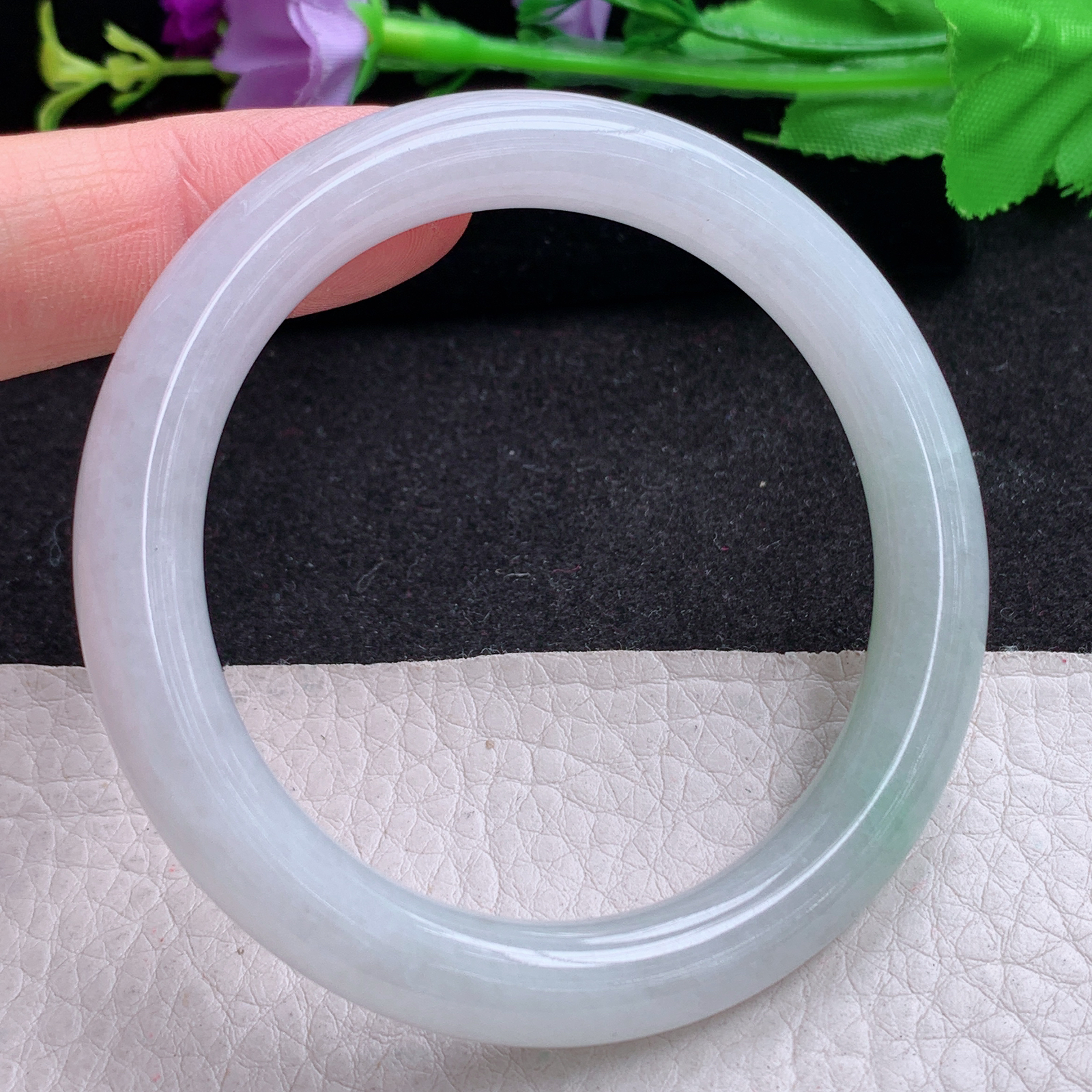 n清新款53*8.5美人镯 天然缅甸翡翠A货胶感飘绿圆条玉手环