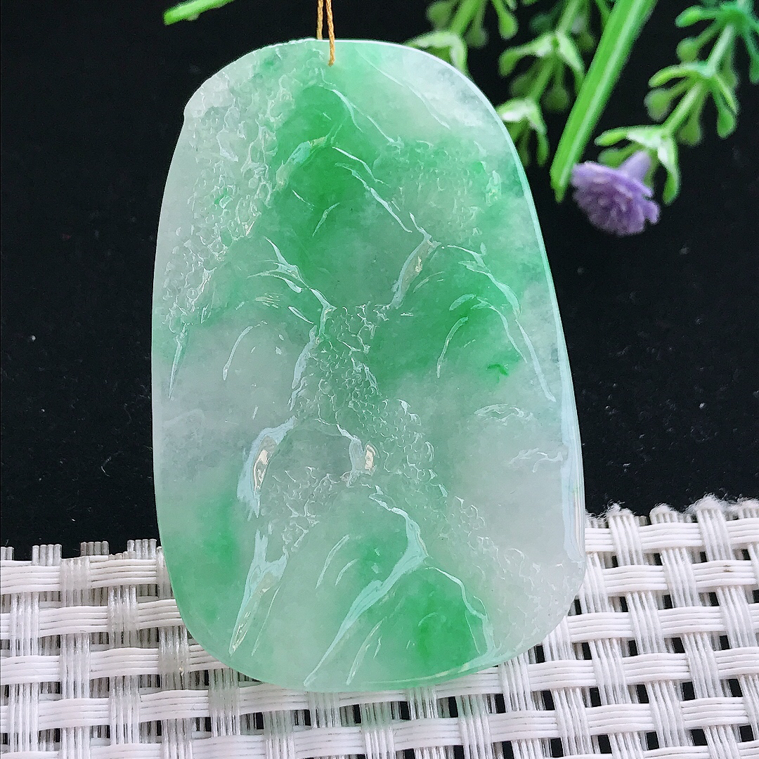 实拍A货翡翠55/36.2/5.8老坑精美冰润飘阳绿大好河山山水牌吊坠