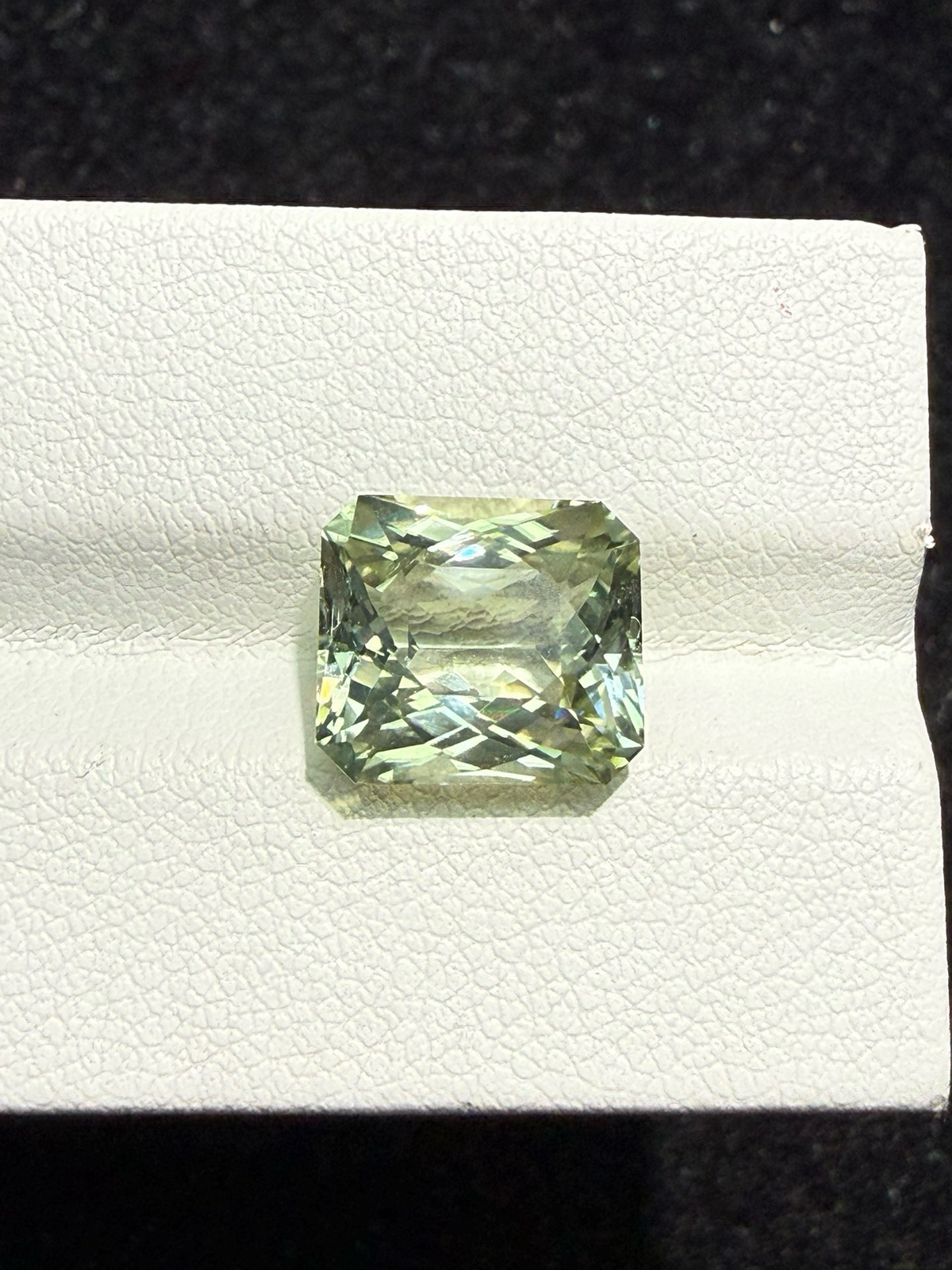 4.88ct天然碧玺裸石，尺寸10.7*9.5*6.1 毫米，晶体通透，颜色美艳