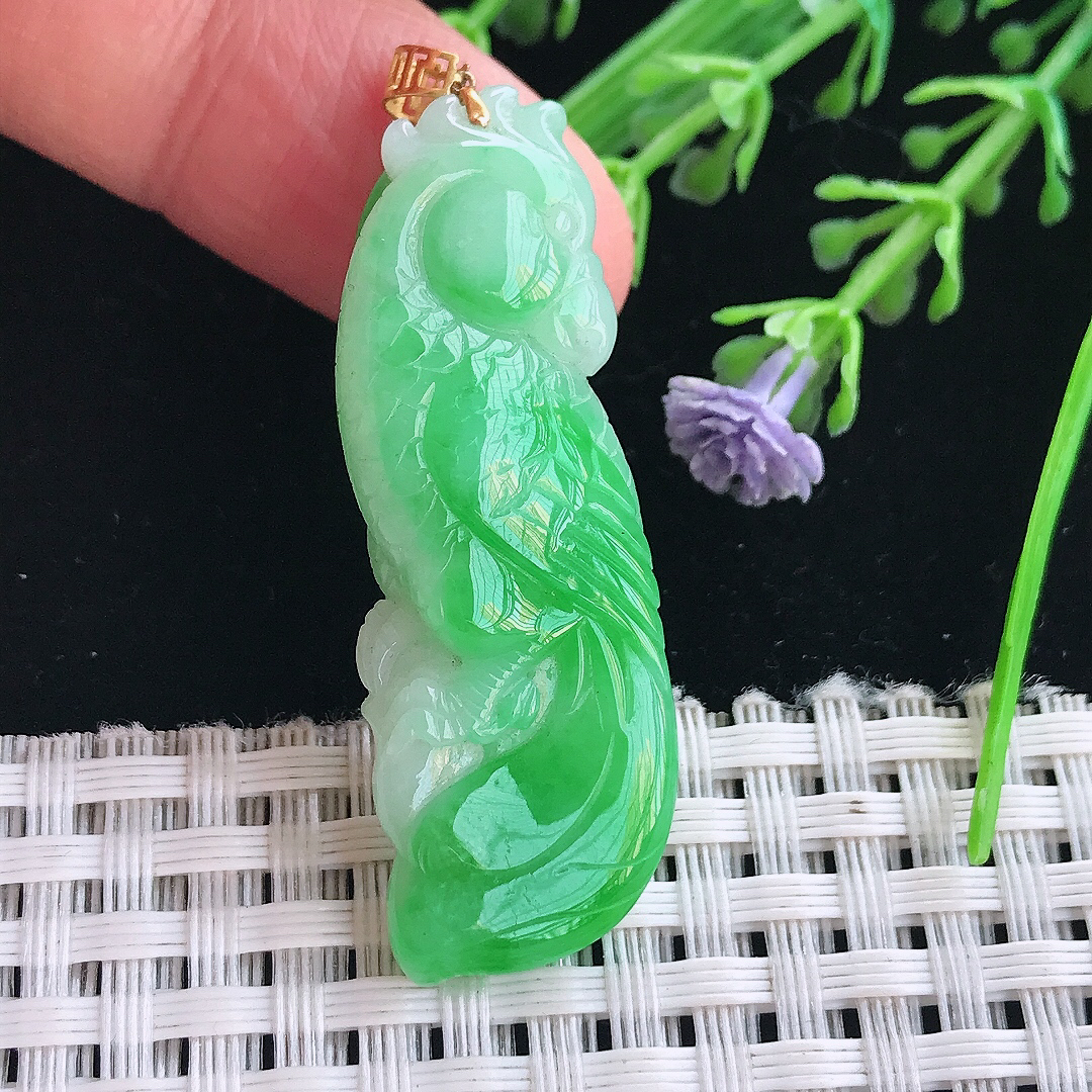 实拍A货翡翠43.5/15.6/8.5老坑18k金镶嵌辣阳绿鹦鹉吊坠翡翠挂件