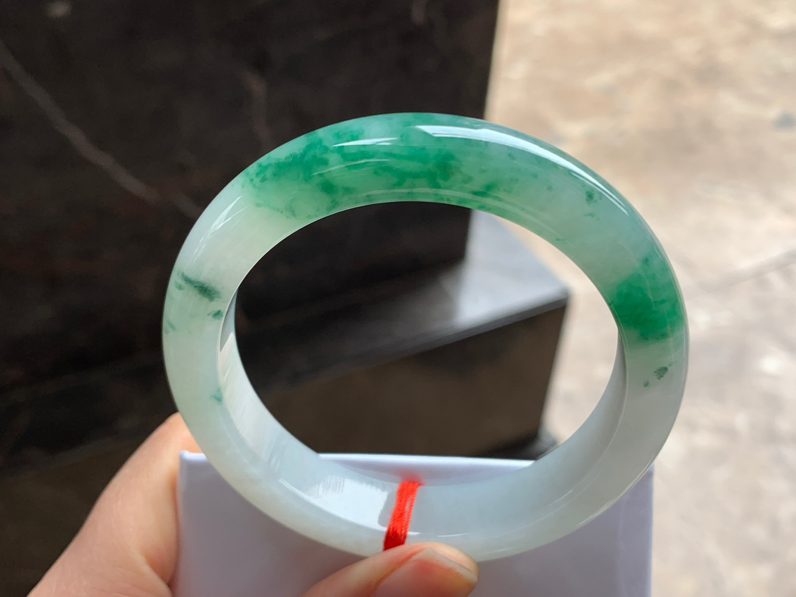 55.5-12.5-8.8

绿花手镯^_^颜色好看 起光 鲜艳