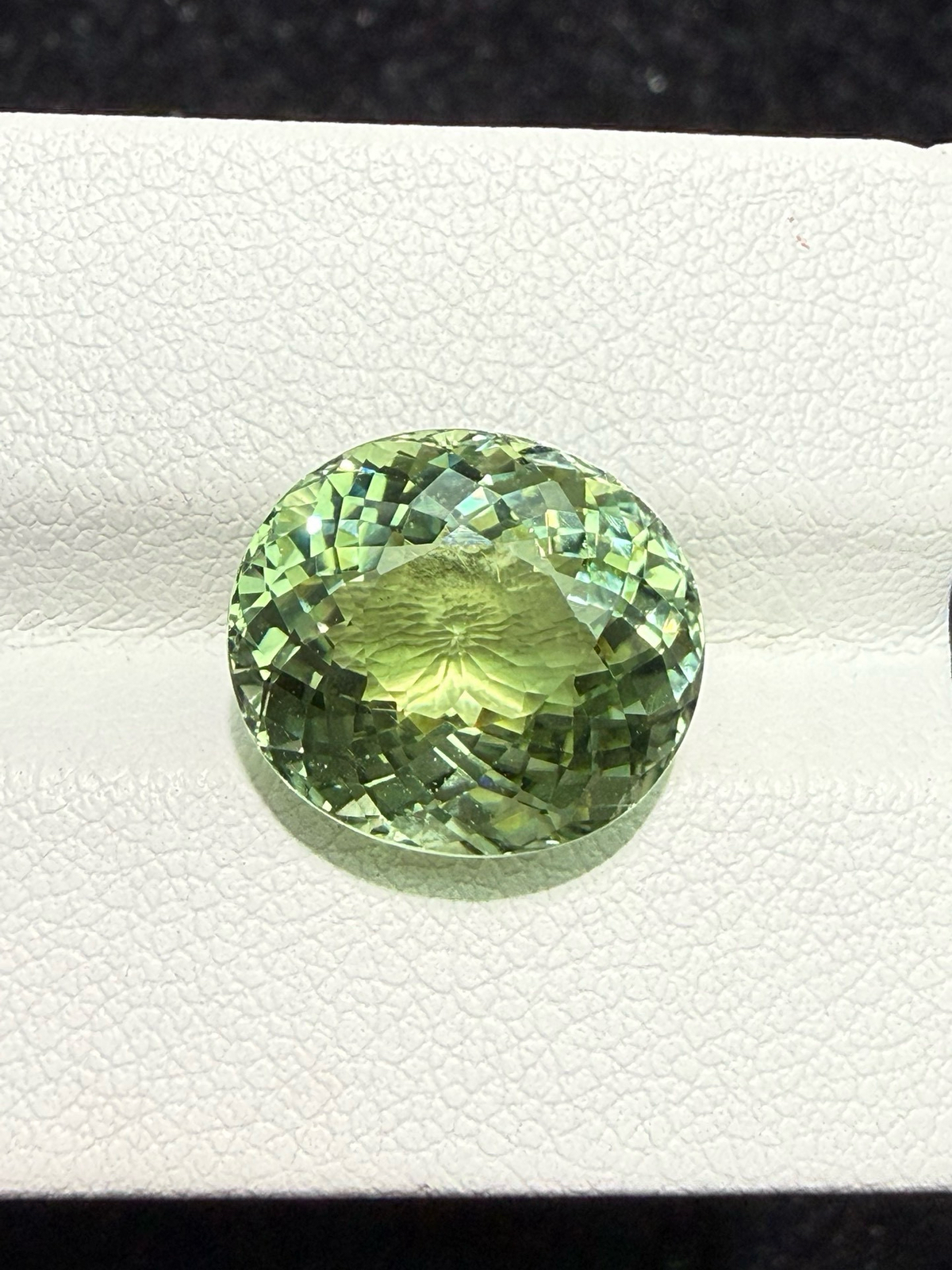 7.545ct天然绿碧玺裸石，尺寸12.9*11.4*7.6 毫米，晶体通透，颜色美艳