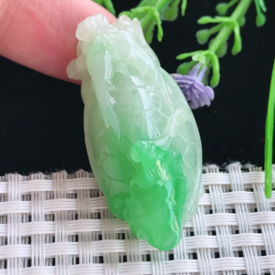 实拍A货翡翠43.5/20.6/16.3老坑精美温润飘阳绿龙头龟吊坠翡翠挂件