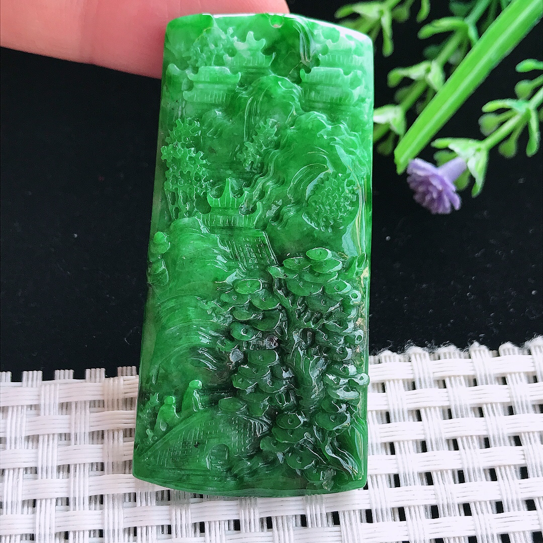 实拍A货翡翠58.8/28.6/4.8老坑精美满绿辣阳绿山水牌吊坠翡翠挂件