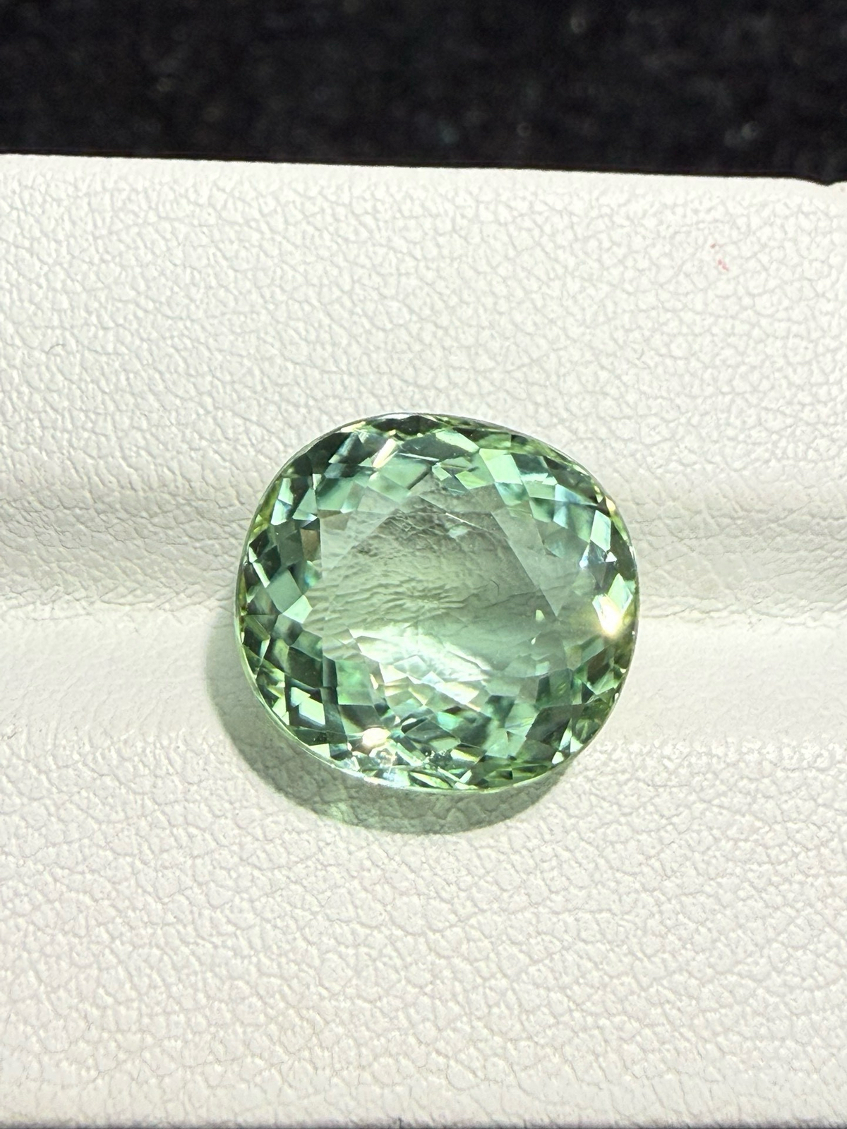 8.225ct天然绿碧玺裸石，尺寸12.4*11.3*7.5 毫米，晶体通透，颜色美艳