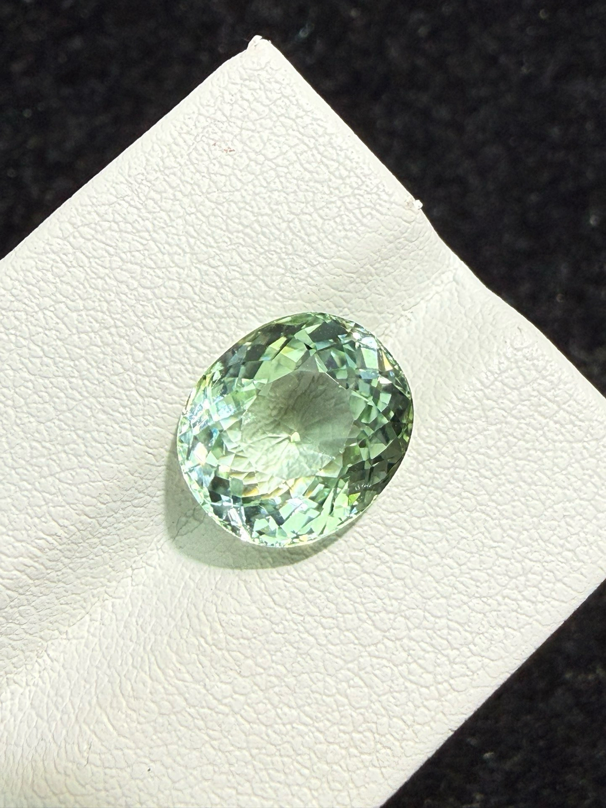 4.965ct天然绿碧玺裸石，尺寸11*9.5*6.7 毫米，晶体通透，颜色美艳