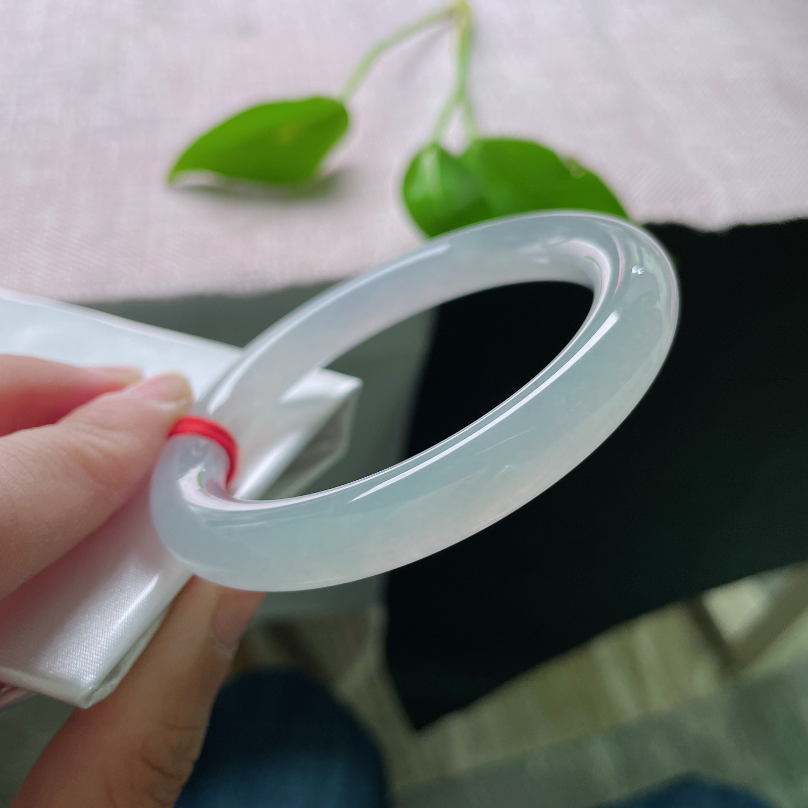 55.7/9.6白冰圆条，冰润细腻，种老水足，冰青玉洁，婉间风情，完美