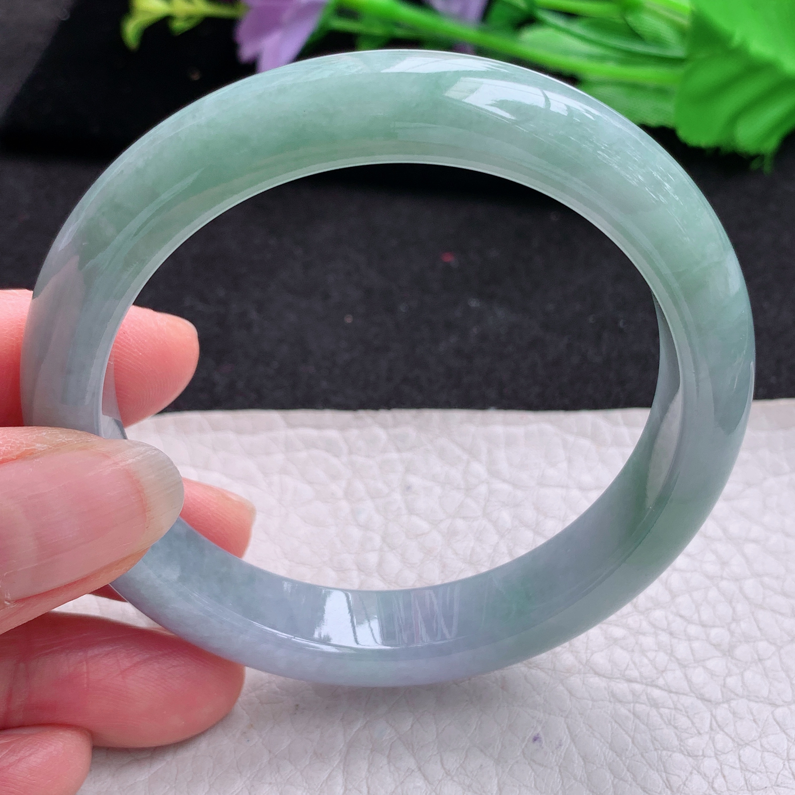 js实拍55.8*11.2*8.2平安镯 天然缅甸翡翠A货胶感春带彩韵味宽边玉手环