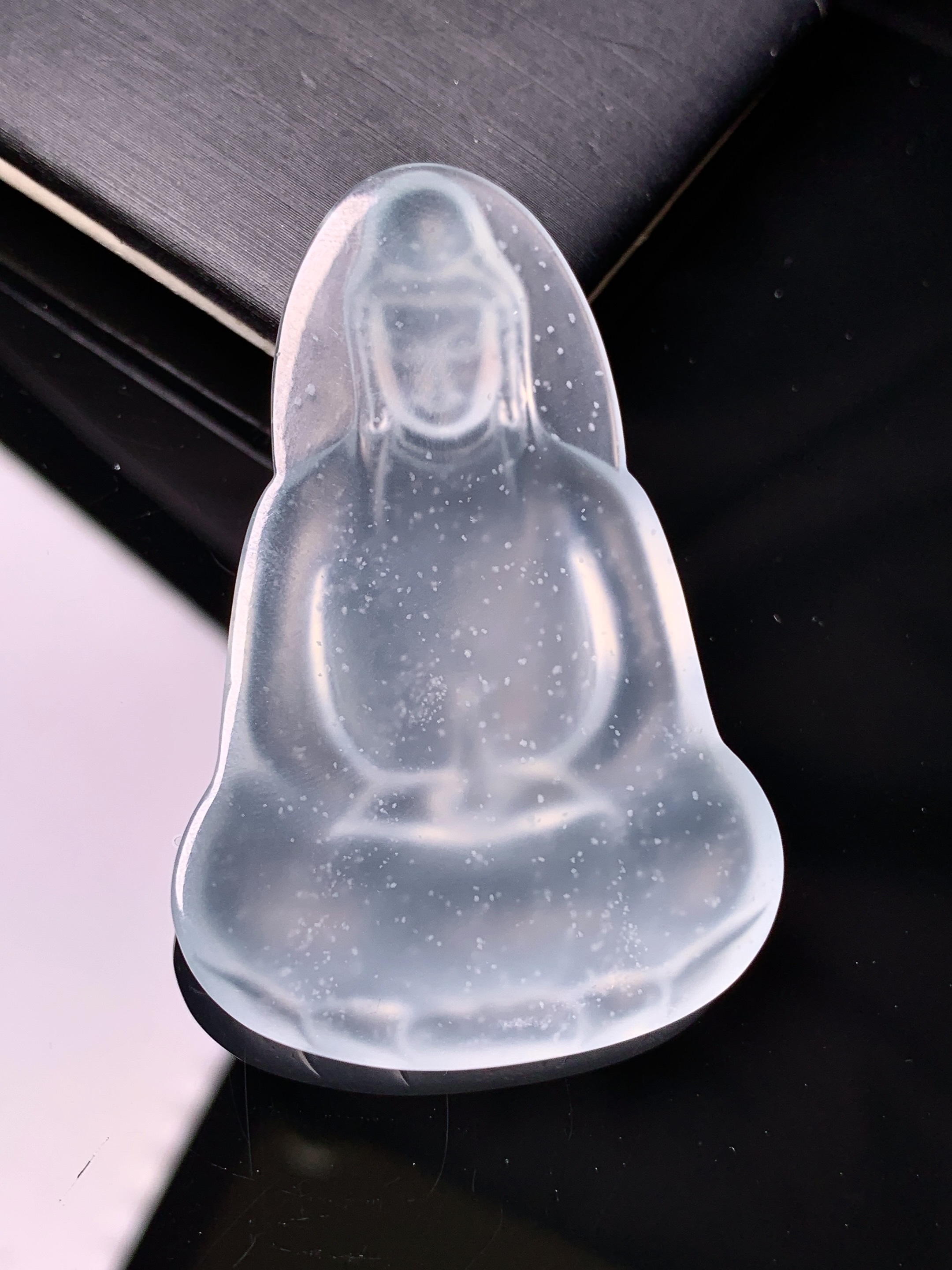 冰种素衣观音吊坠 玉质细腻 色泽艳丽清新 水润亮眼 整体尺寸52.3*34.2*5