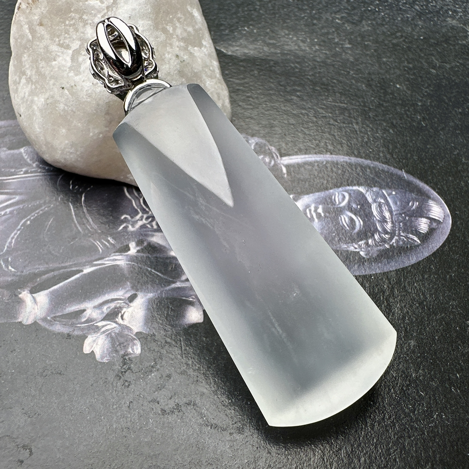 【冰种无事柱】精品，种水上乘，通透闪亮，晶莹剔透。18K金钻镶嵌，裸石尺寸50*20.7*9.6毫米