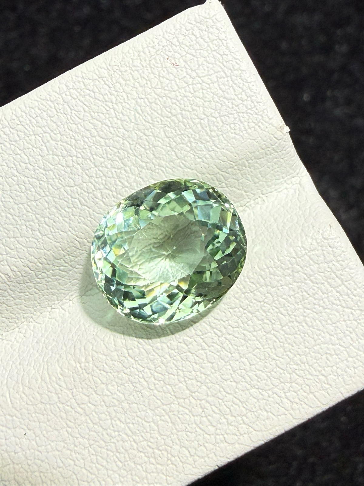 4.965ct天然绿碧玺裸石，尺寸11*9.5*6.7 毫米，晶体通透，颜色美艳