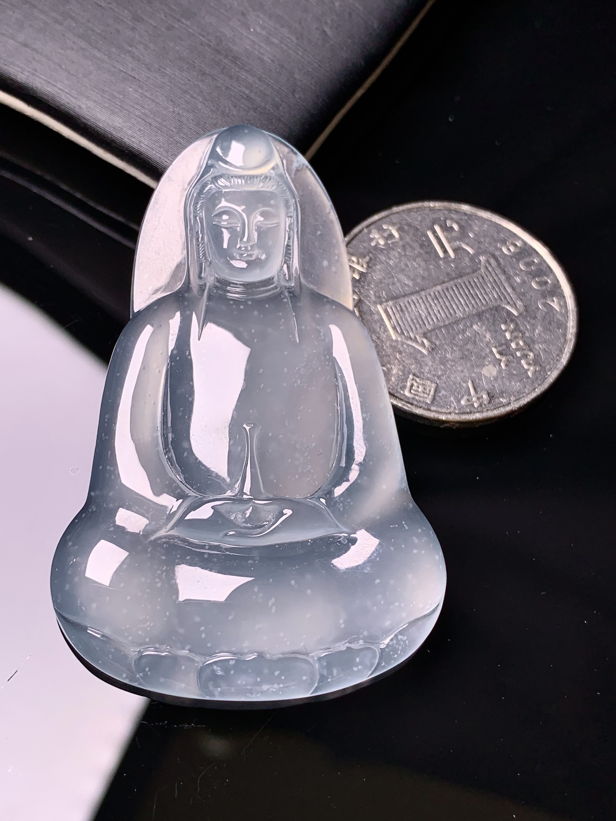 冰种素衣观音吊坠 玉质细腻 色泽艳丽清新 水润亮眼 整体尺寸52.3*34.2*5