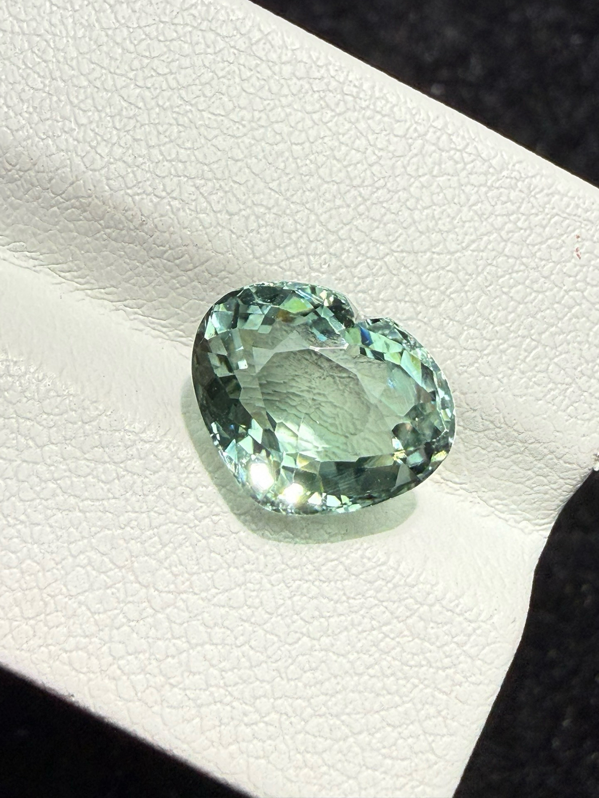 4.645ct天然绿碧玺裸石，尺寸11.7*9.3*6.2 毫米，晶体通透，颜色美艳