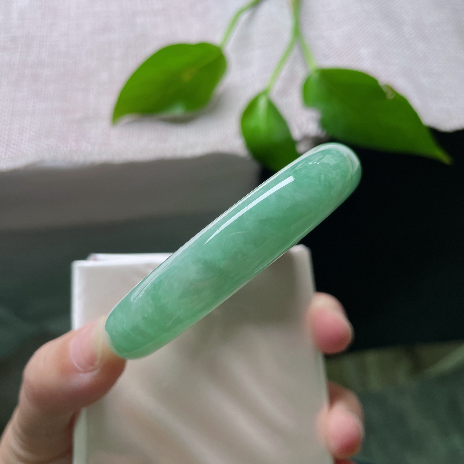 尺寸：54.9/12.6/8.3绿底正圈，水润细腻，清雅高级，侧纹～