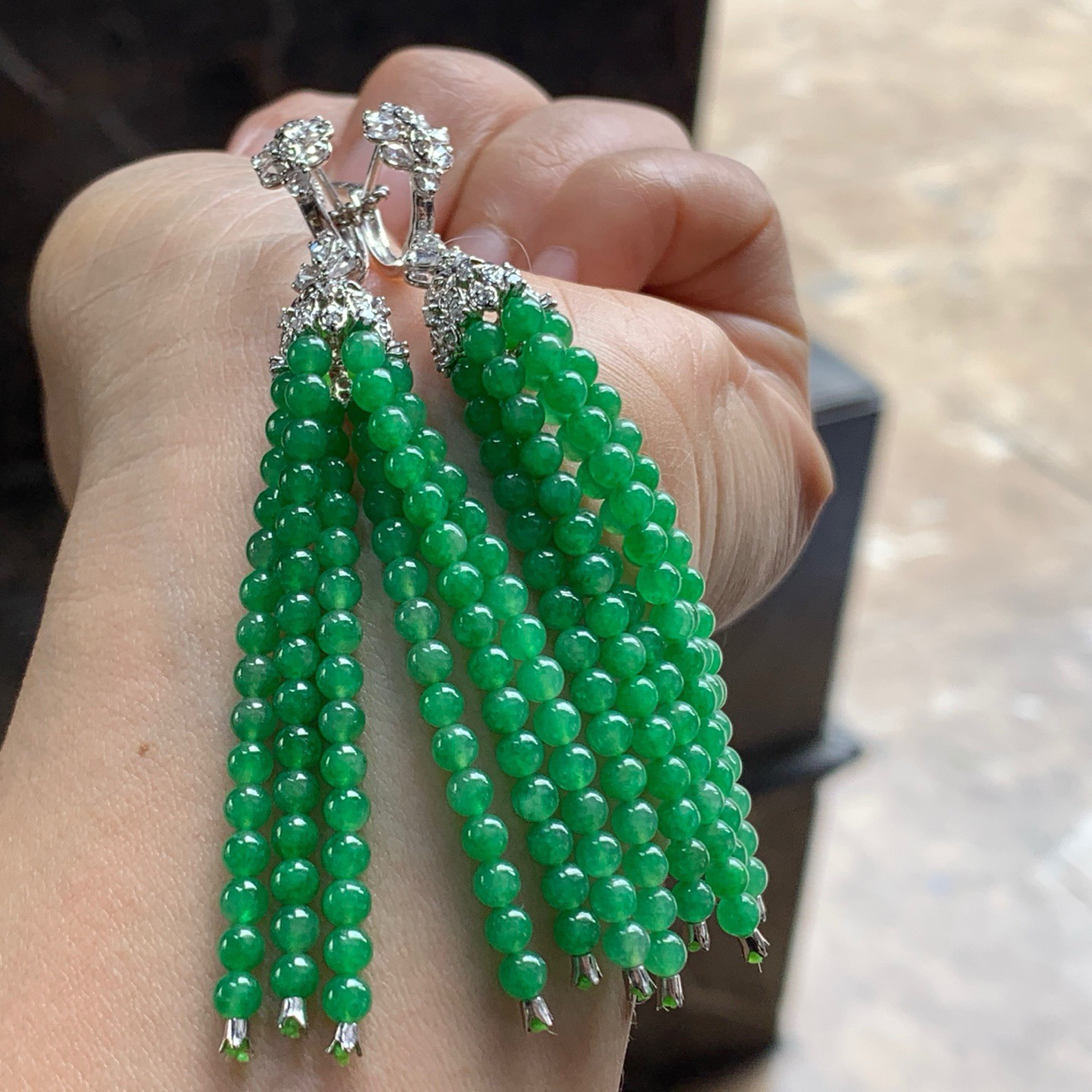 金钻镶嵌冰绿耳坠^_^颜色鲜艳