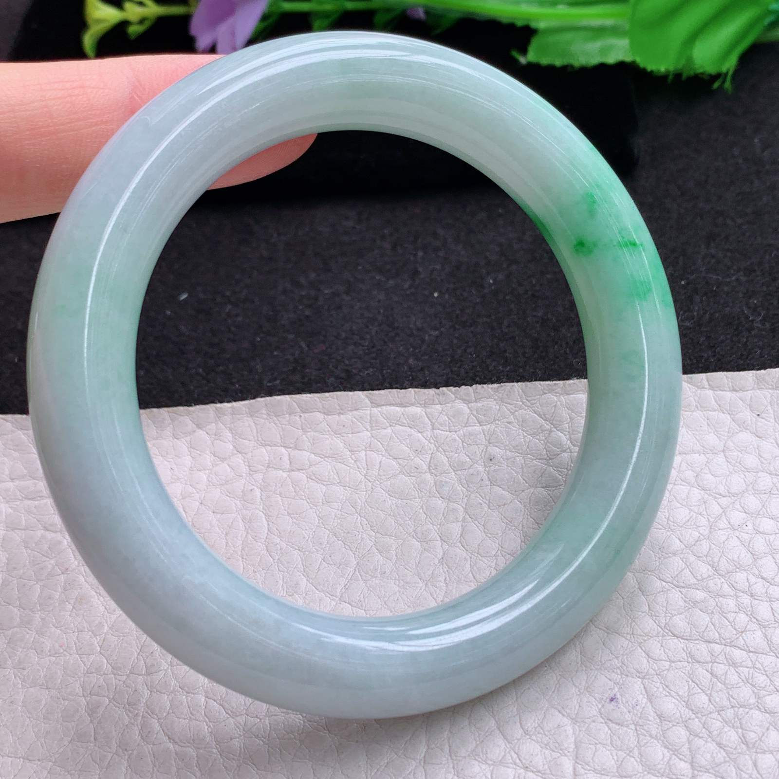 ee实拍56*10.8美人镯 天然缅甸翡翠A货玉手镯胶感飘绿花圆条玉手环