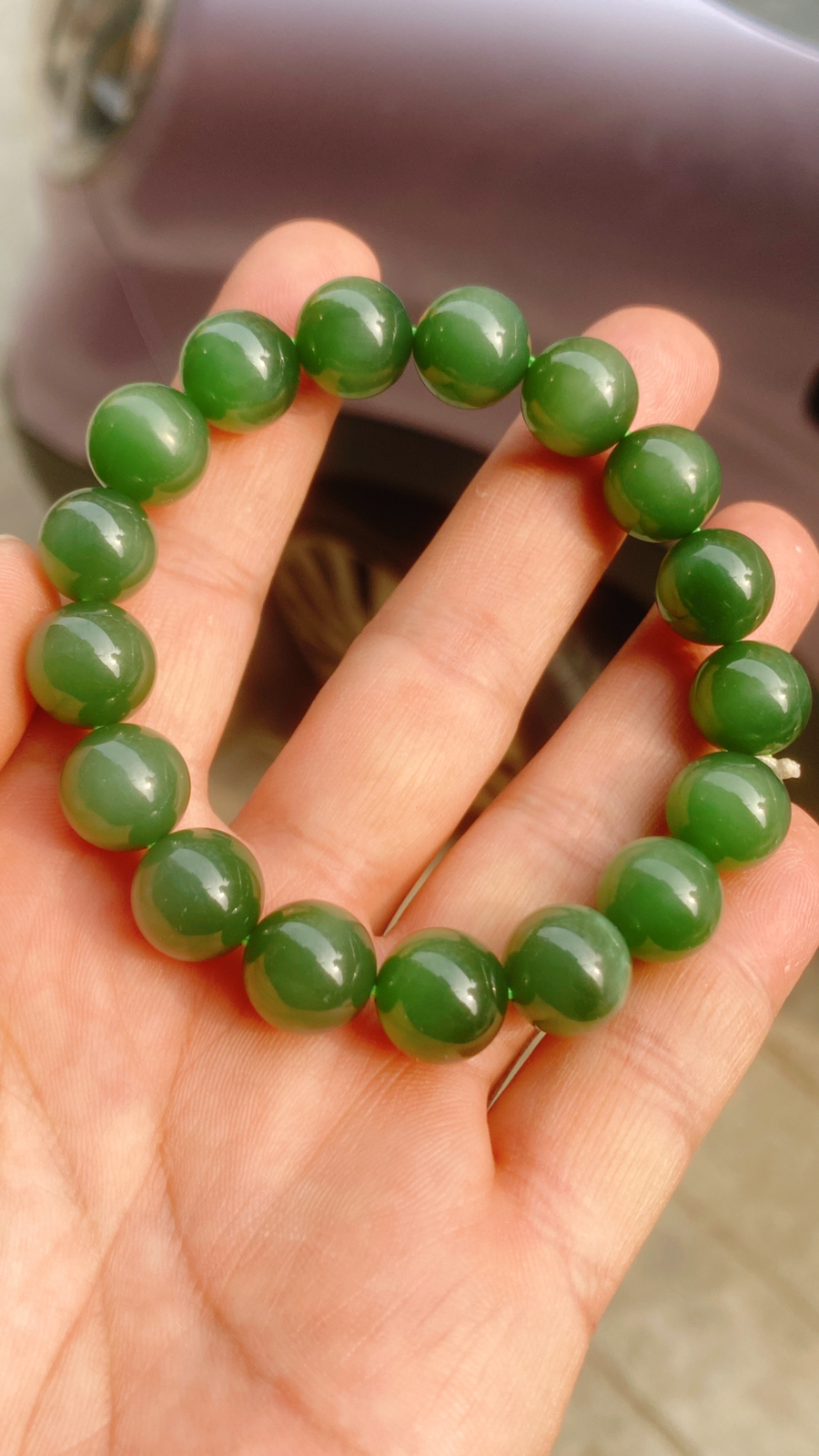 和田玉菠菜绿俄罗斯碧猫眼手串。单颗尺寸12重47.8克 无界无杂玉质细腻油润底色纯净脂粉好品质好