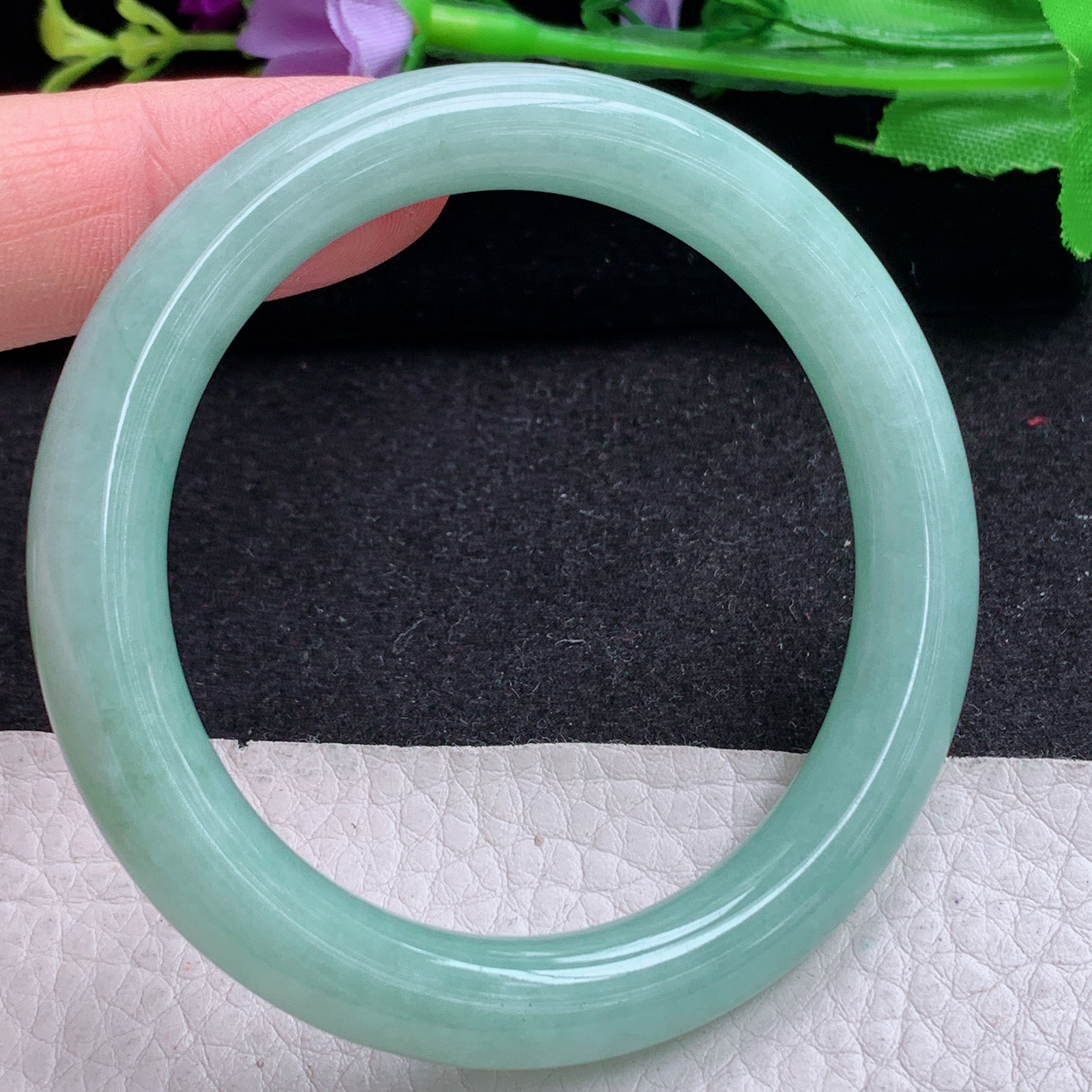 n小圈口52*9美人镯 天然缅甸翡翠A货胶感满绿秀气圆条玉手环