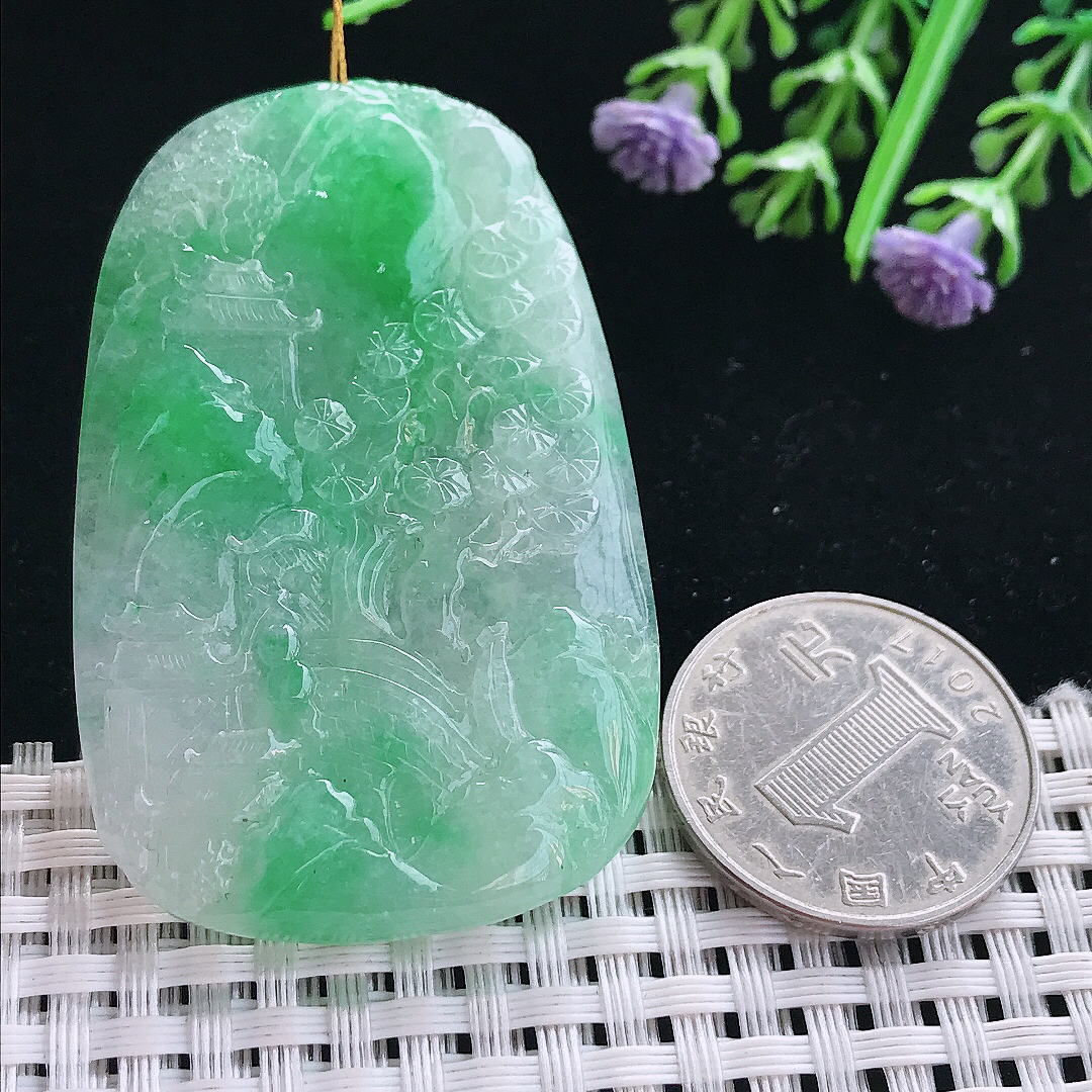 实拍A货翡翠55/36.2/5.8老坑精美冰润飘阳绿大好河山山水牌吊坠