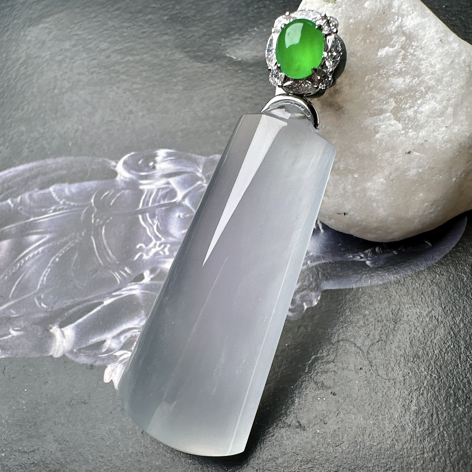 【冰种无事柱】精品，种水上乘，通透闪亮，晶莹剔透。18K金钻镶嵌，裸石尺寸50*20.7*9.6毫米