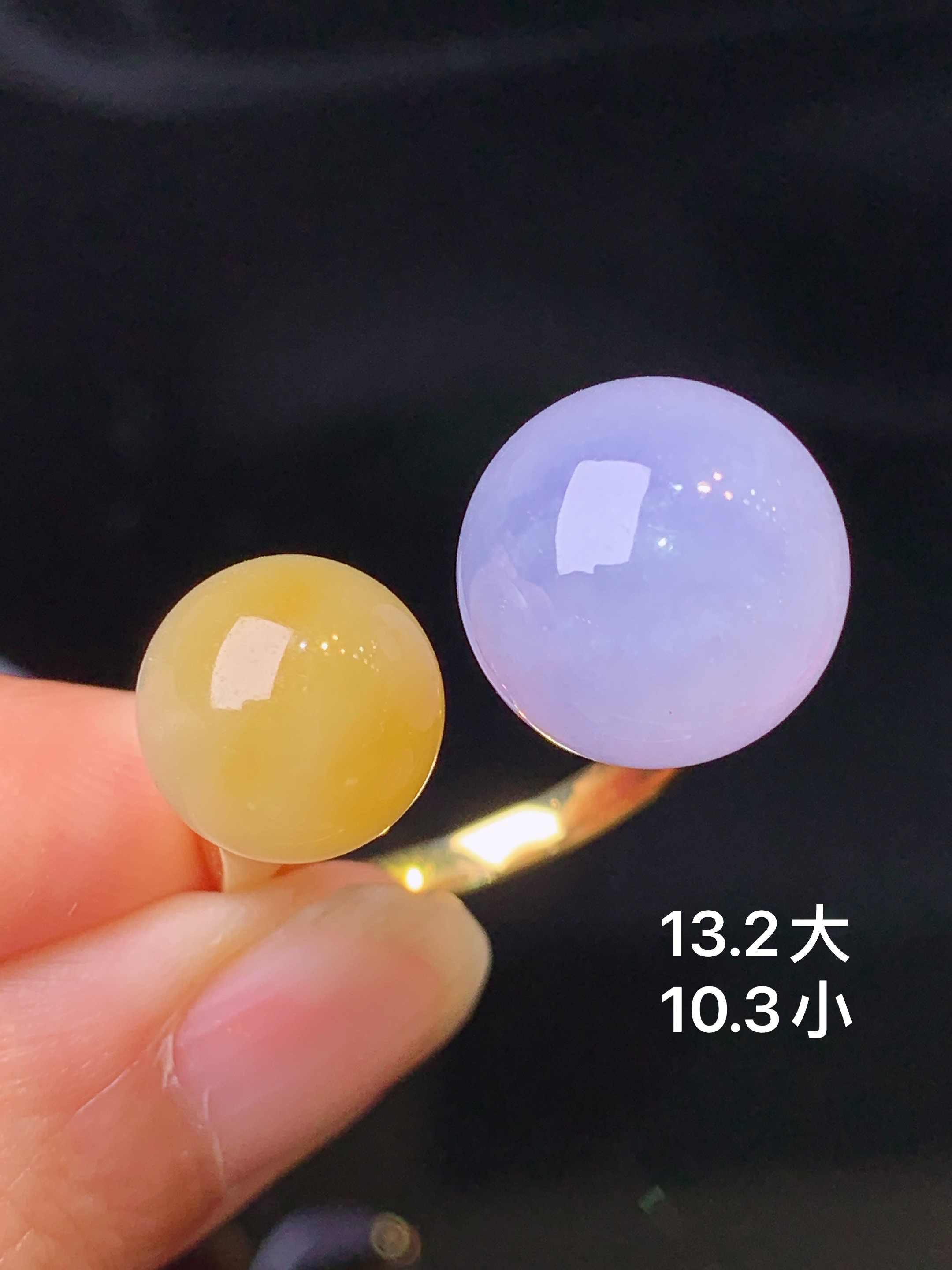 18k金钻镶嵌紫罗兰黄翡组合圆珠戒指 玉质细腻 色泽艳丽清新 水润亮眼 整体尺寸13.2