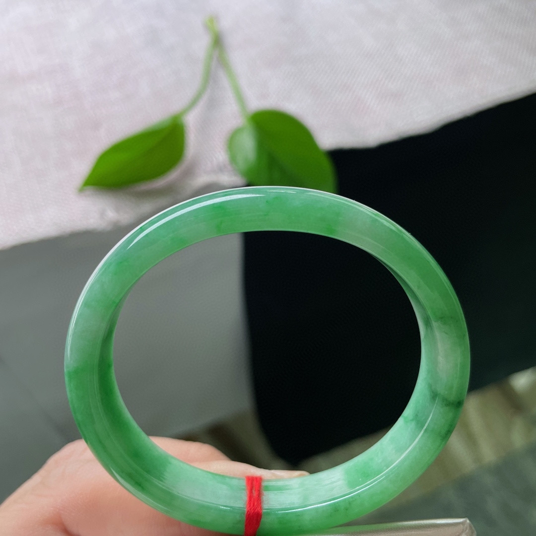 54.5绿底贵妃，满色匀称，洋溢着青春的气息，莞莞类卿，完美