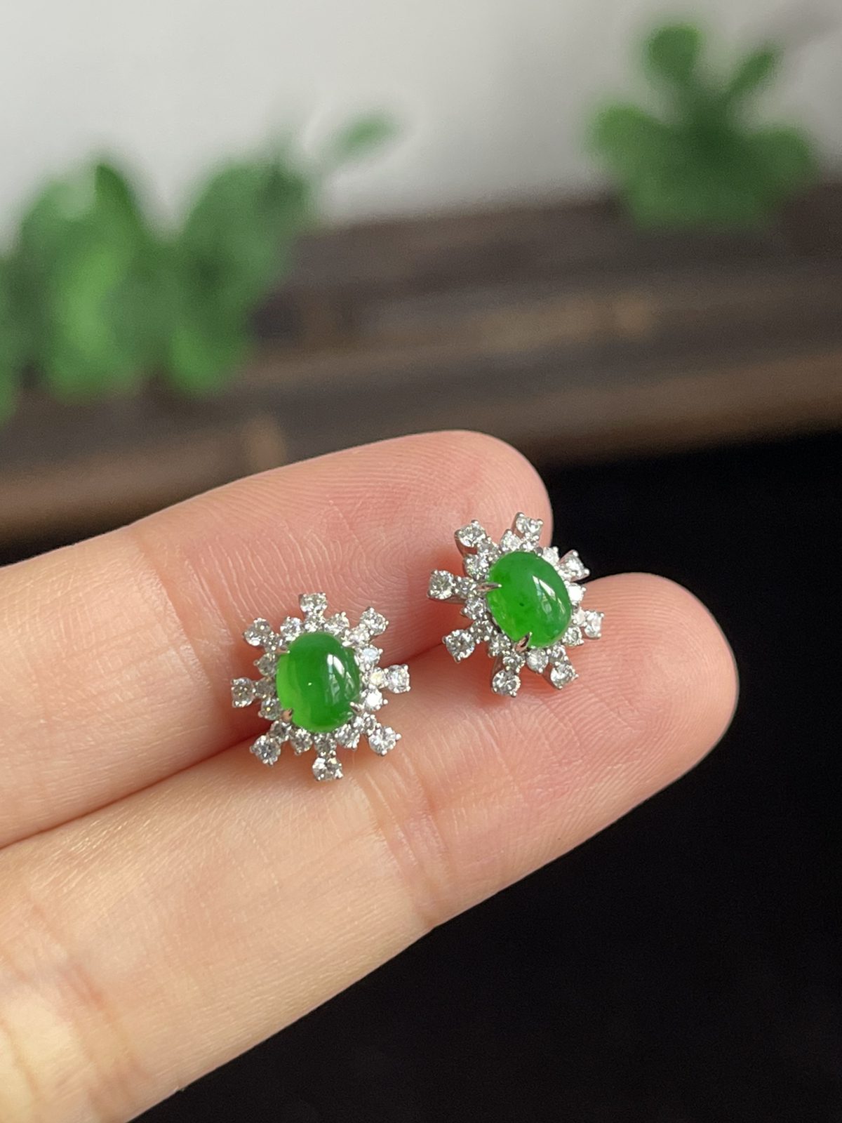 翡翠耳钉，印记：Au750,伴钻石