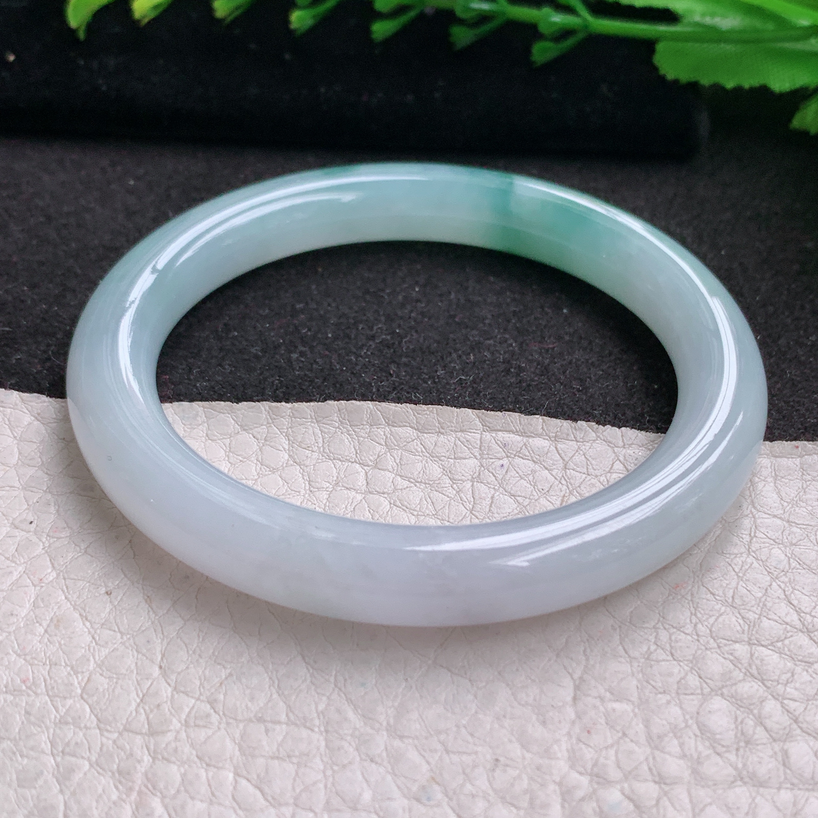 xo实拍53.5*9美人镯 天然缅甸翡翠A货玉手镯冰胶飘花圆条玉手环