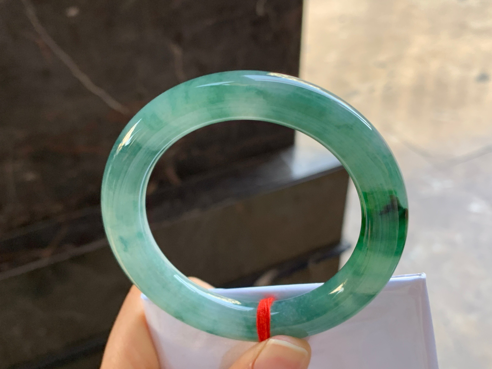 52.5-10.6

浓绿色圆条手镯^_^颜色鲜艳