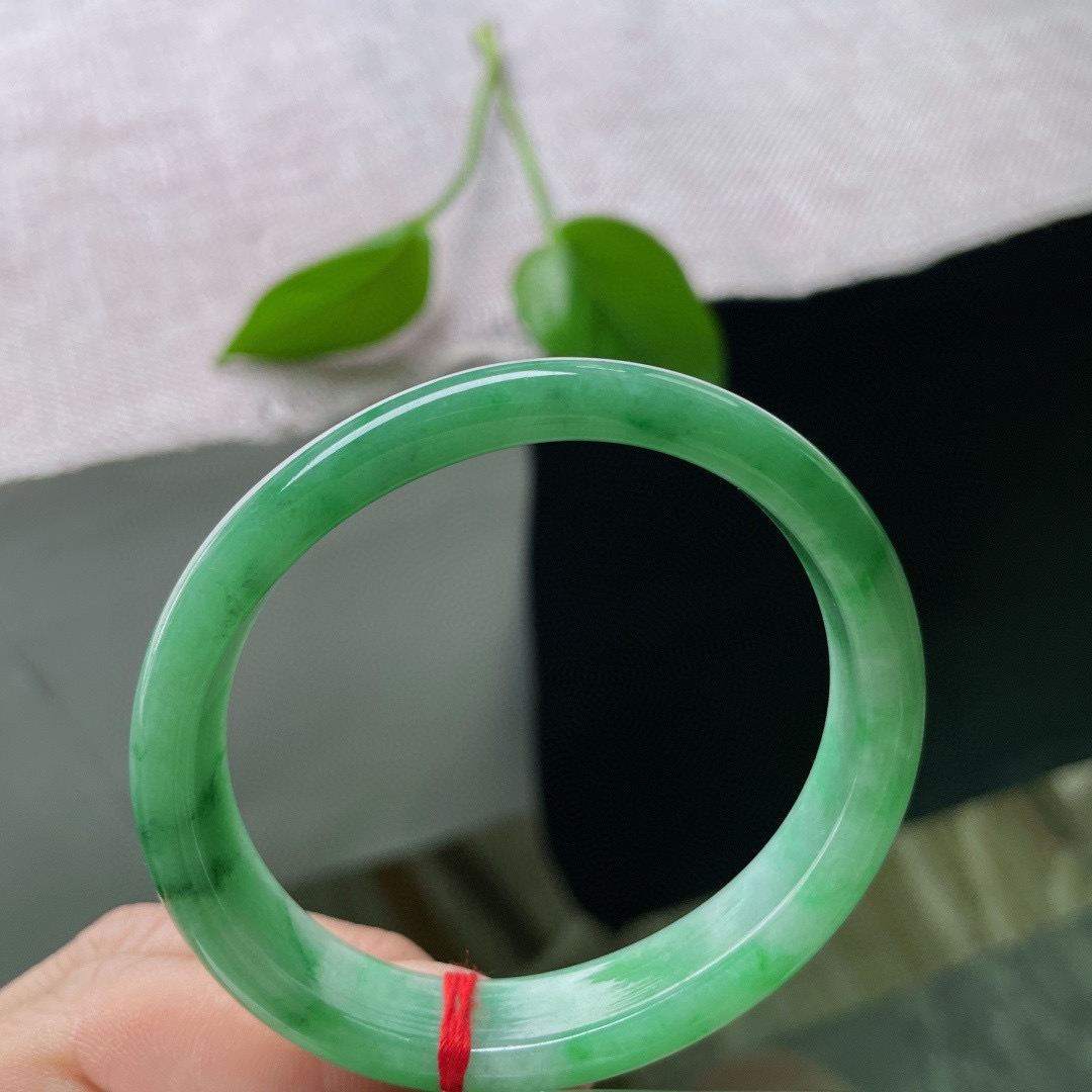 54.5绿底贵妃，满色匀称，洋溢着青春的气息，莞莞类卿，完美