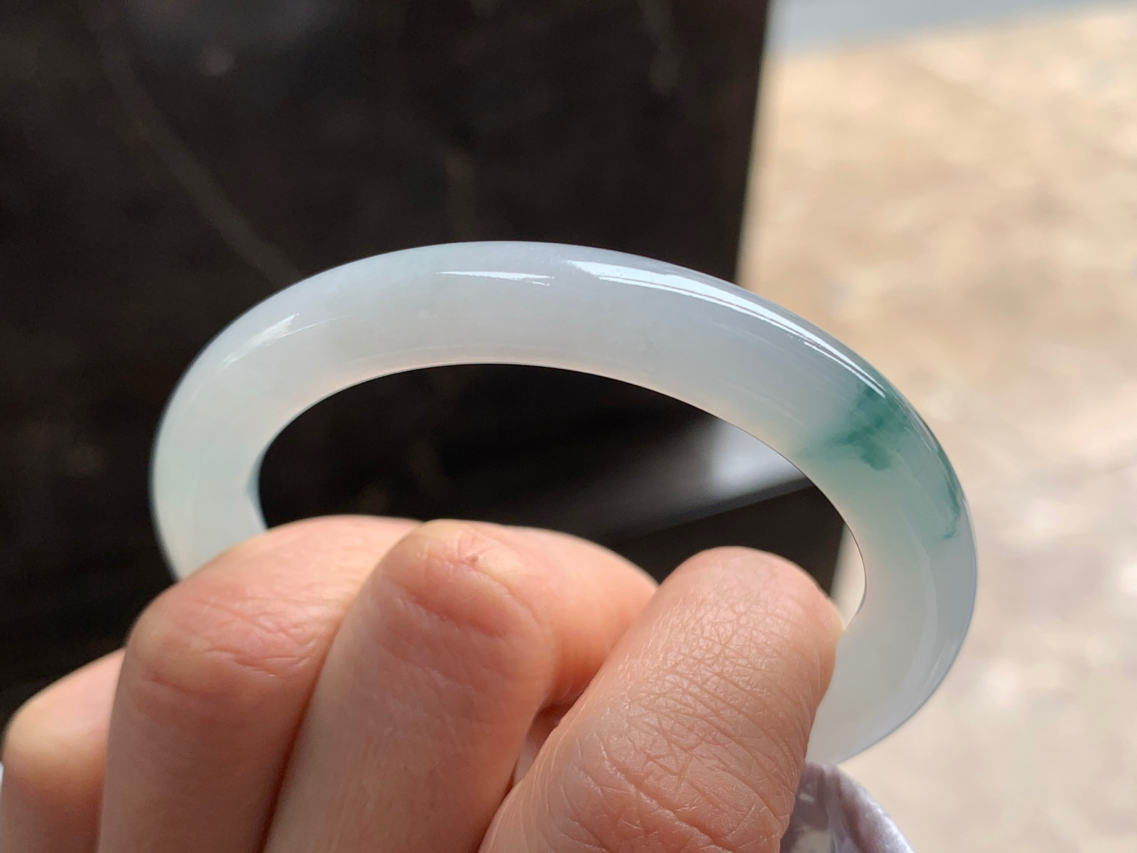 52.5-8.9

冰蓝花贵妃手镯^_^清新 正圈50可以带