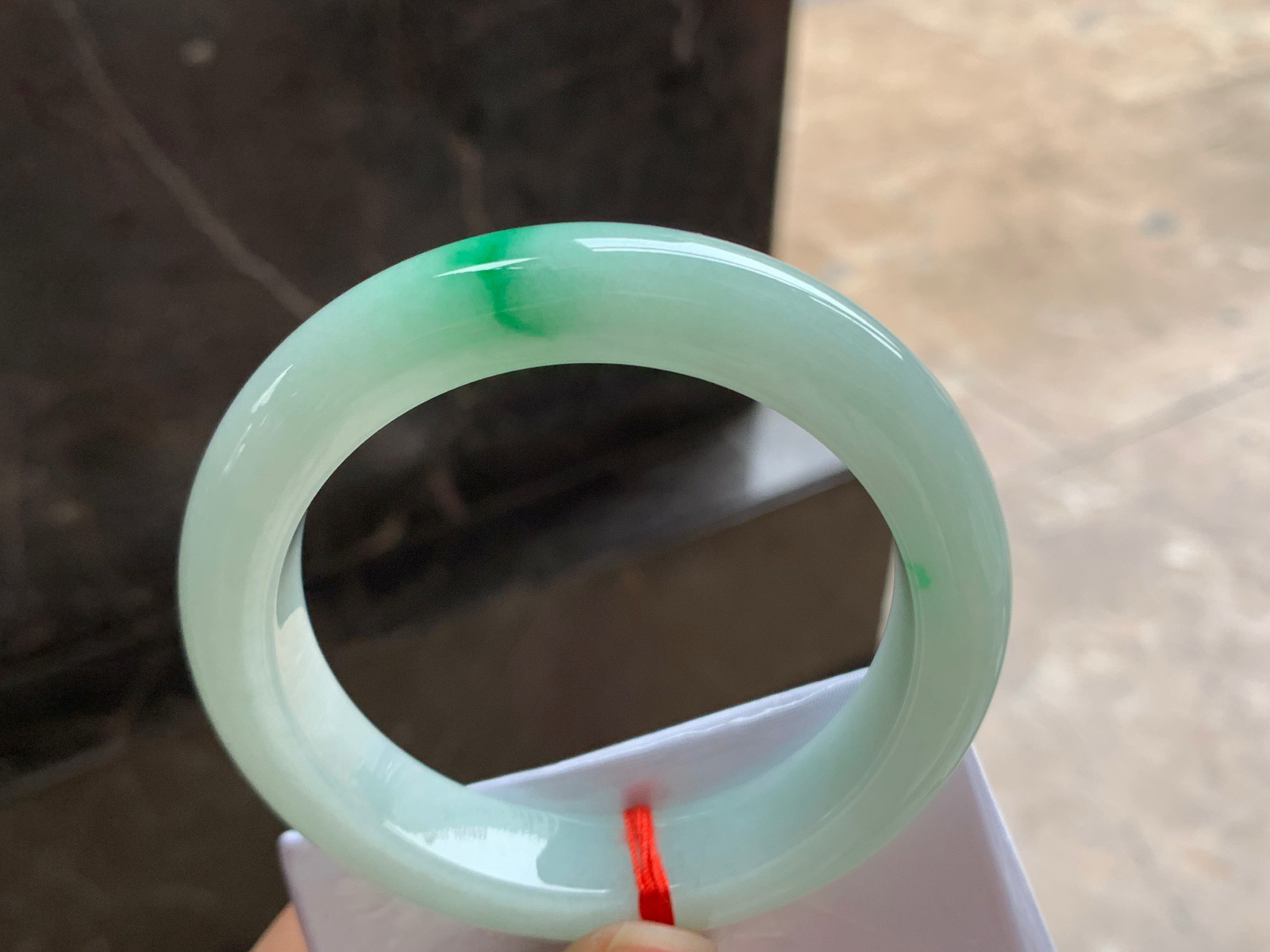 56.5-12.5-9.6

飘绿手镯^_^色阳