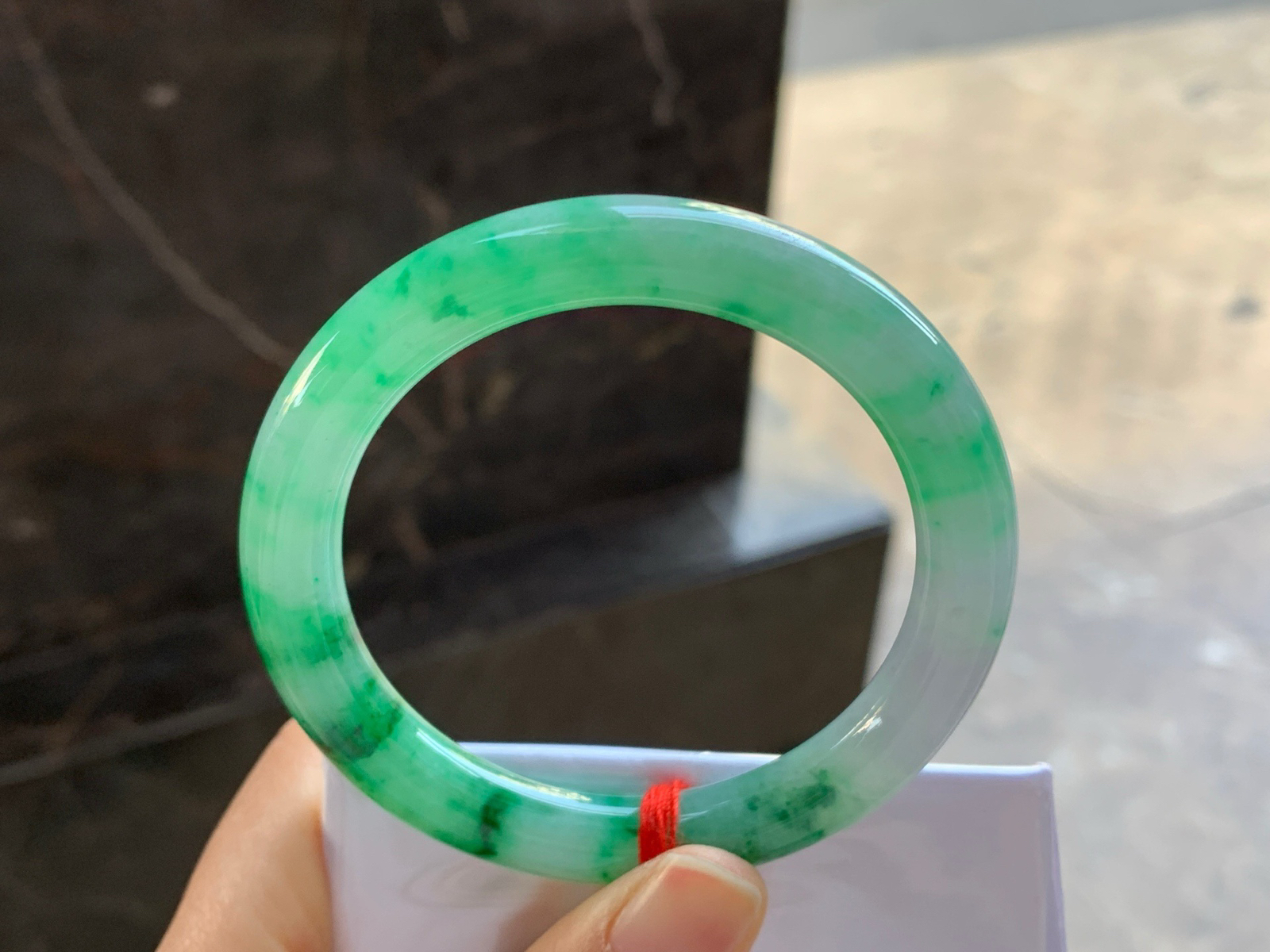 53-9.2

阳绿色圆条手镯^_^色阳