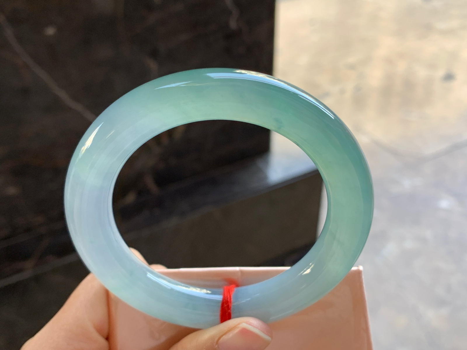 57-12

冰晴蓝圆条手镯^_^颜色鲜艳