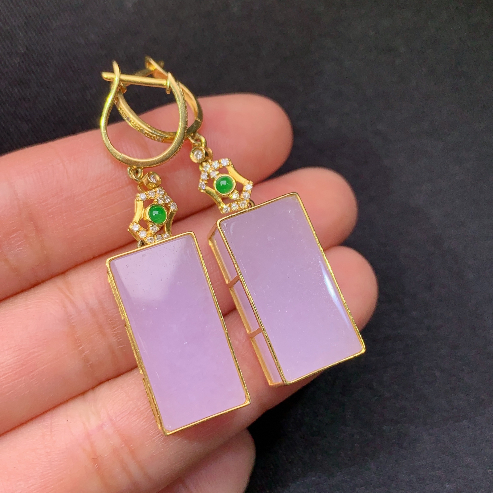 冰紫罗兰无事牌耳坠，18k金镶嵌，温润细腻，颜色鲜艳，M002 尺寸21*10.6*8