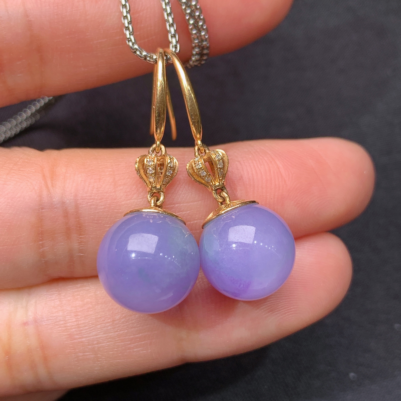 紫罗兰圆珠耳坠，18k金镶嵌，温润细腻，颜色鲜艳 Hon 直径11.5