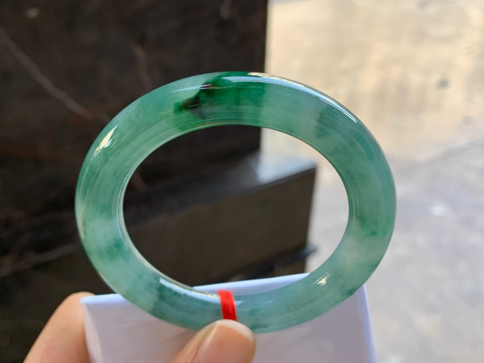 52.5-10.6

浓绿色圆条手镯^_^颜色鲜艳