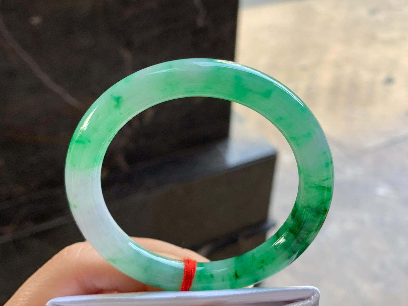 53-9.2

阳绿色圆条手镯^_^色阳