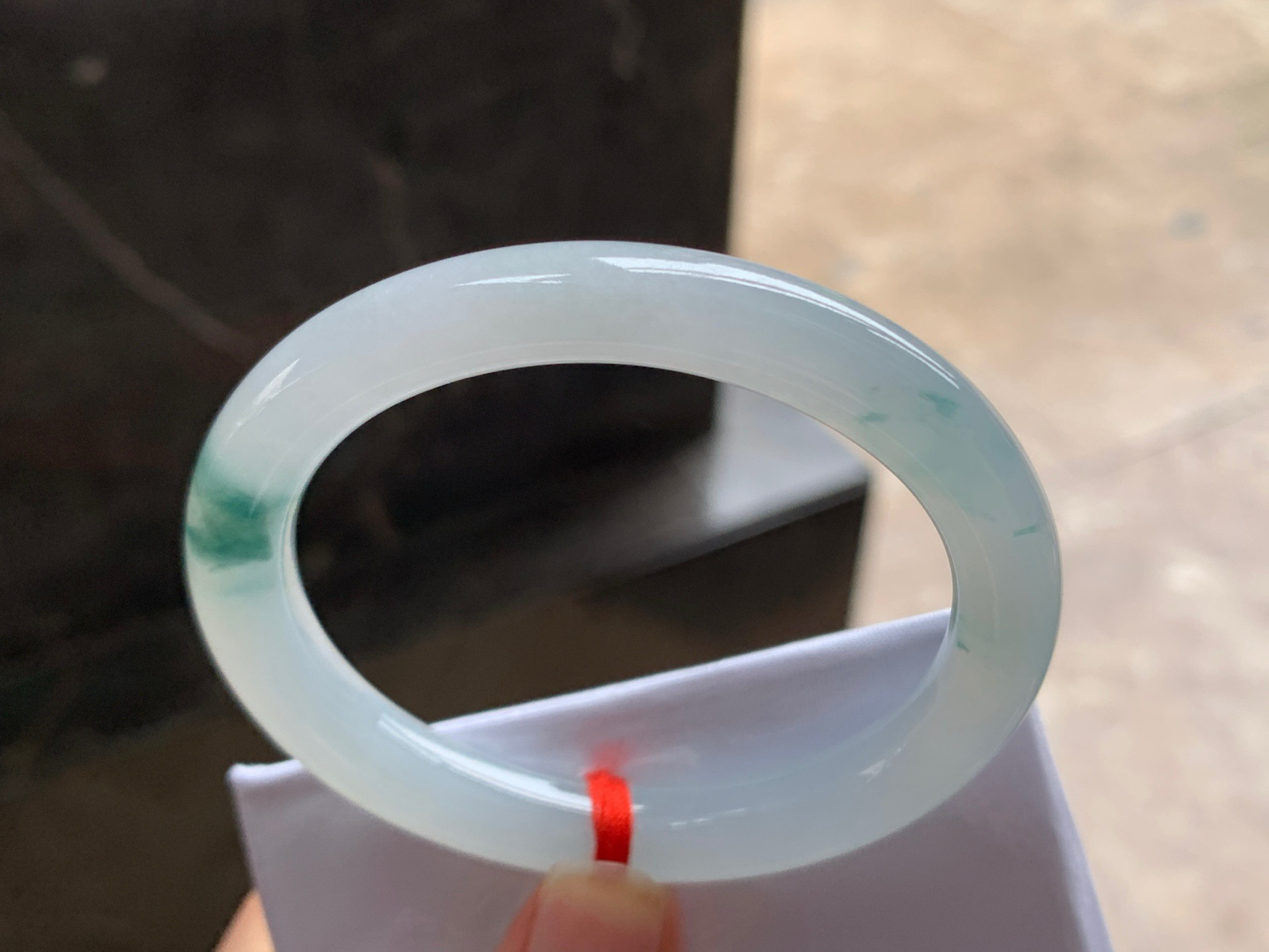 52.5-8.9

冰蓝花贵妃手镯^_^清新 正圈50可以带