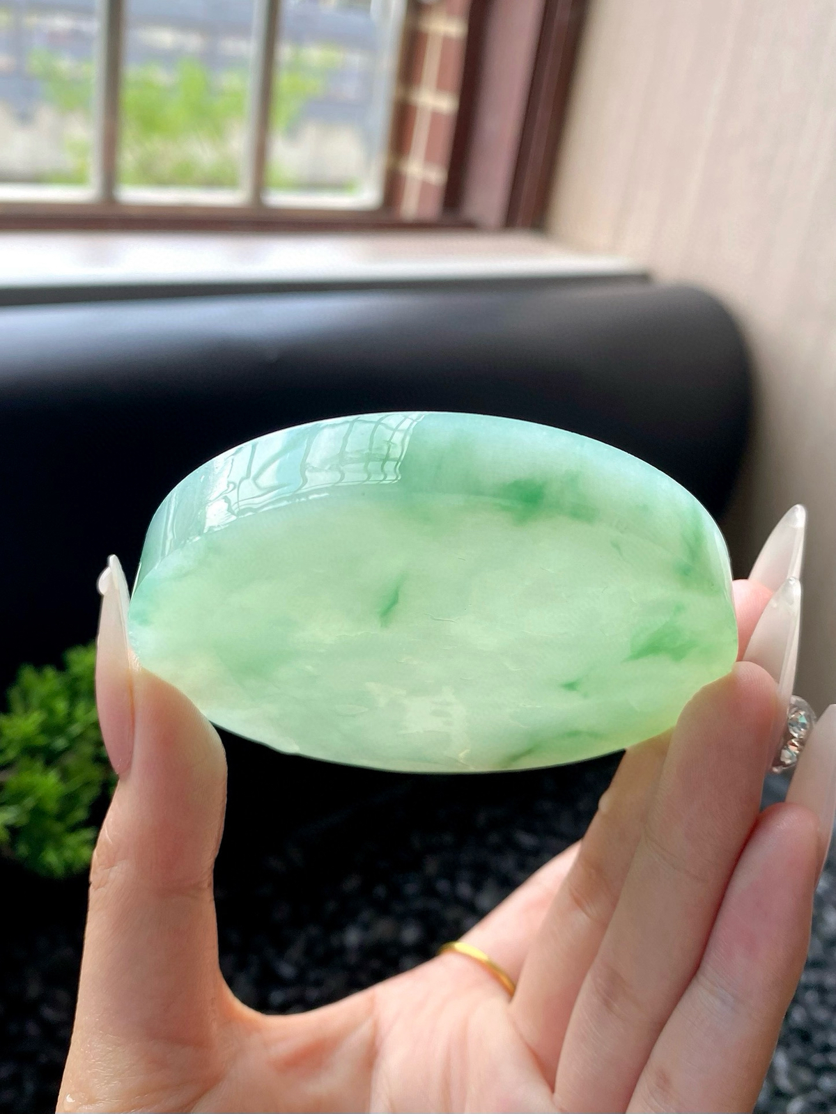 冰芙蓉飘花镯饼，正圈最大做60.5，圆条最大做56.5
⭕️76.5-10.5