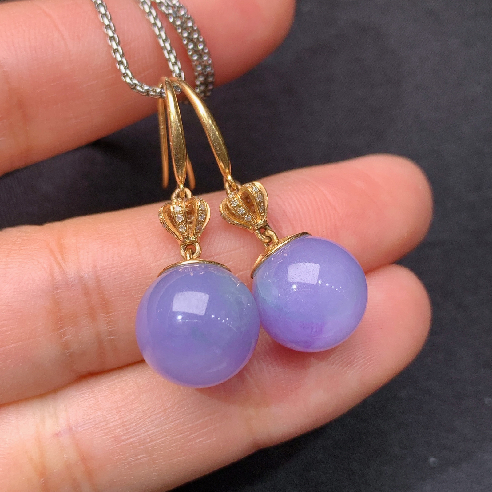 紫罗兰圆珠耳坠，18k金镶嵌，温润细腻，颜色鲜艳 Hon 直径11.5