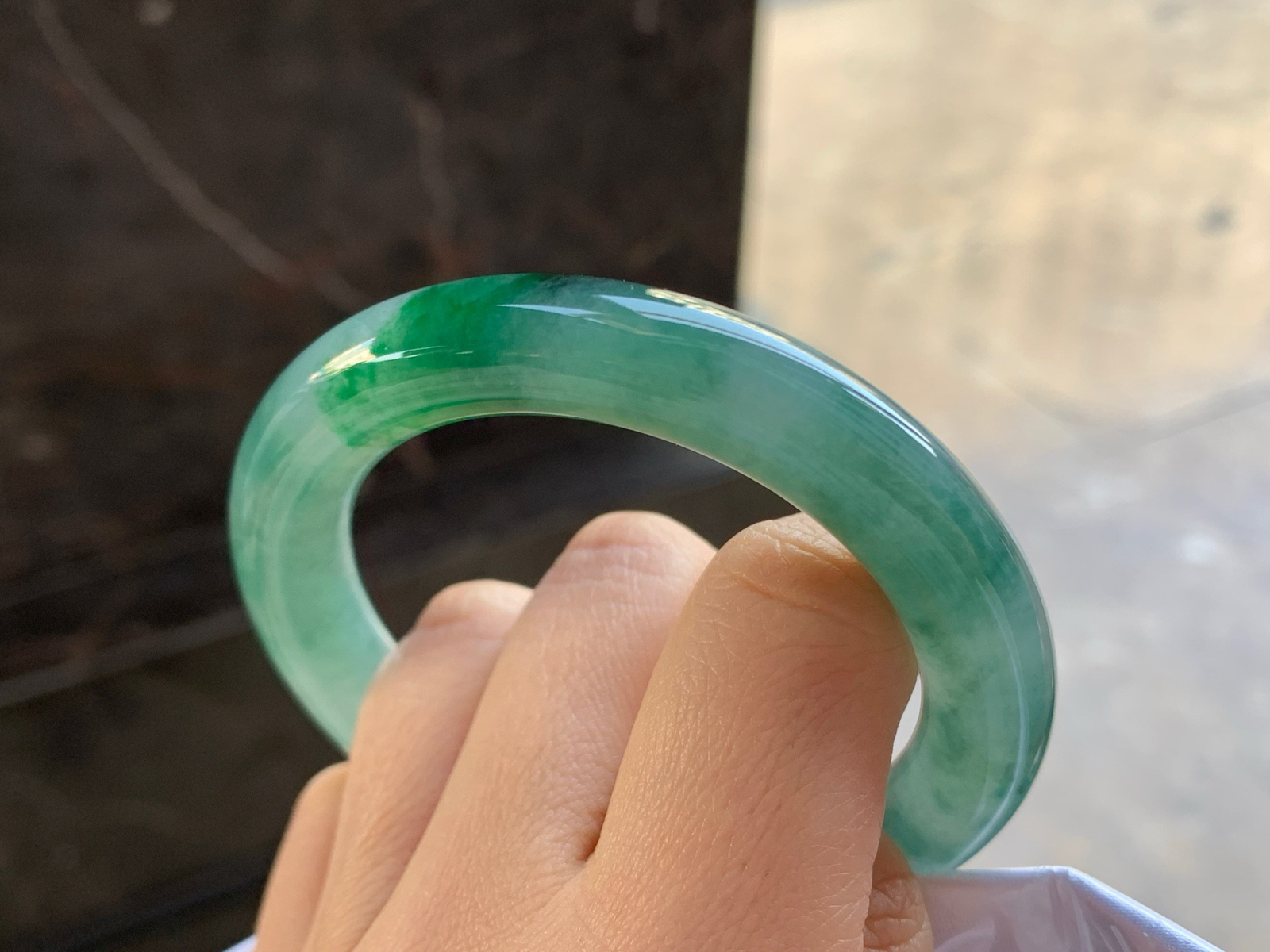 52.5-10.6

浓绿色圆条手镯^_^颜色鲜艳