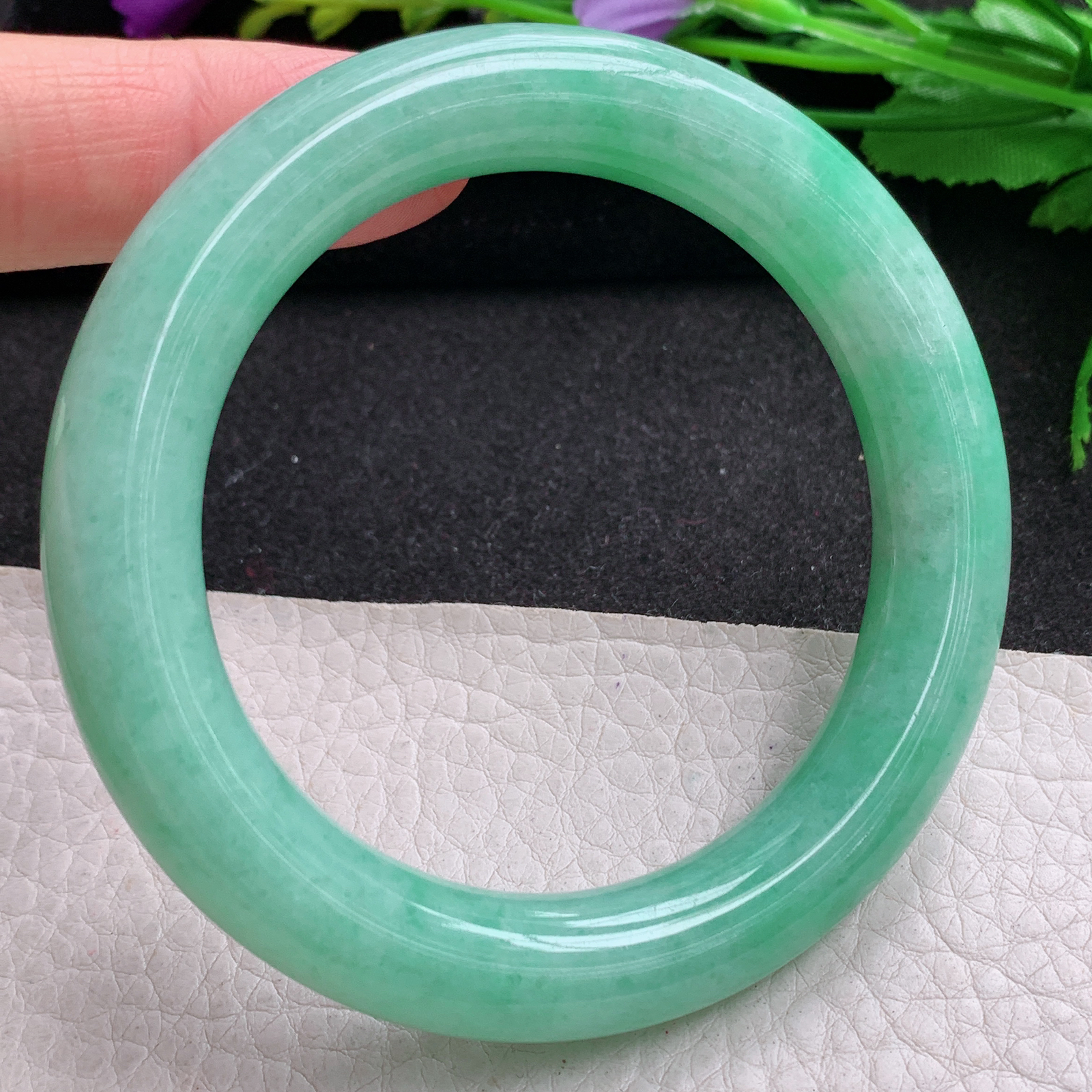 yh实拍55.5*11美人镯 天然缅甸翡翠A货玉手镯满绿圆条玉手环